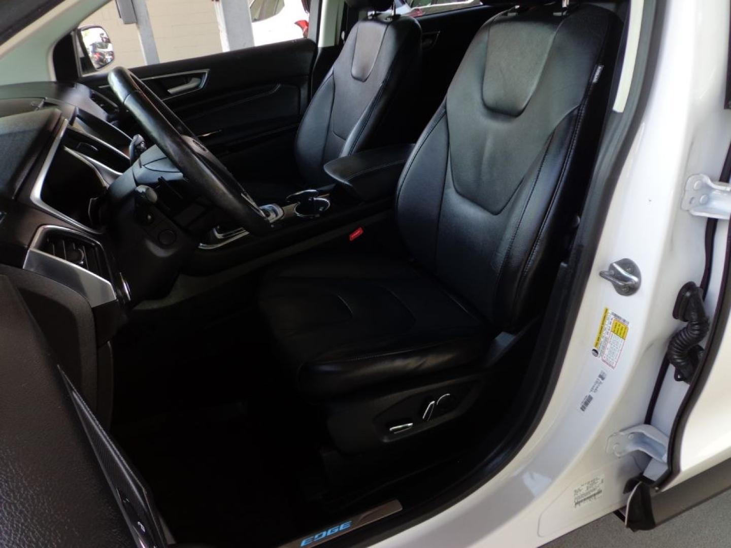 2018 WHITE FORD EDGE TITANIUM (2FMPK4K96JB) with an 2.0L engine, Automatic transmission, located at 6610 L St., Omaha, NE, 68117, (402) 731-7800, 41.212872, -96.014702 - THIS VEHICLE HAS A BEEN FULLY INSPECTED AND HAS A CLEAN TITLE WITH A FREE CARFAX REPORT PROVIDED! 2-OWNER, CLEAN CARFAX, LOW MILEAGE, PANO ROOF, NAV, NEWER TIRES AND MUCH MORE! *****We have found that most customers do the majority of their shopping online before visiting a ealership. For this- Photo#13