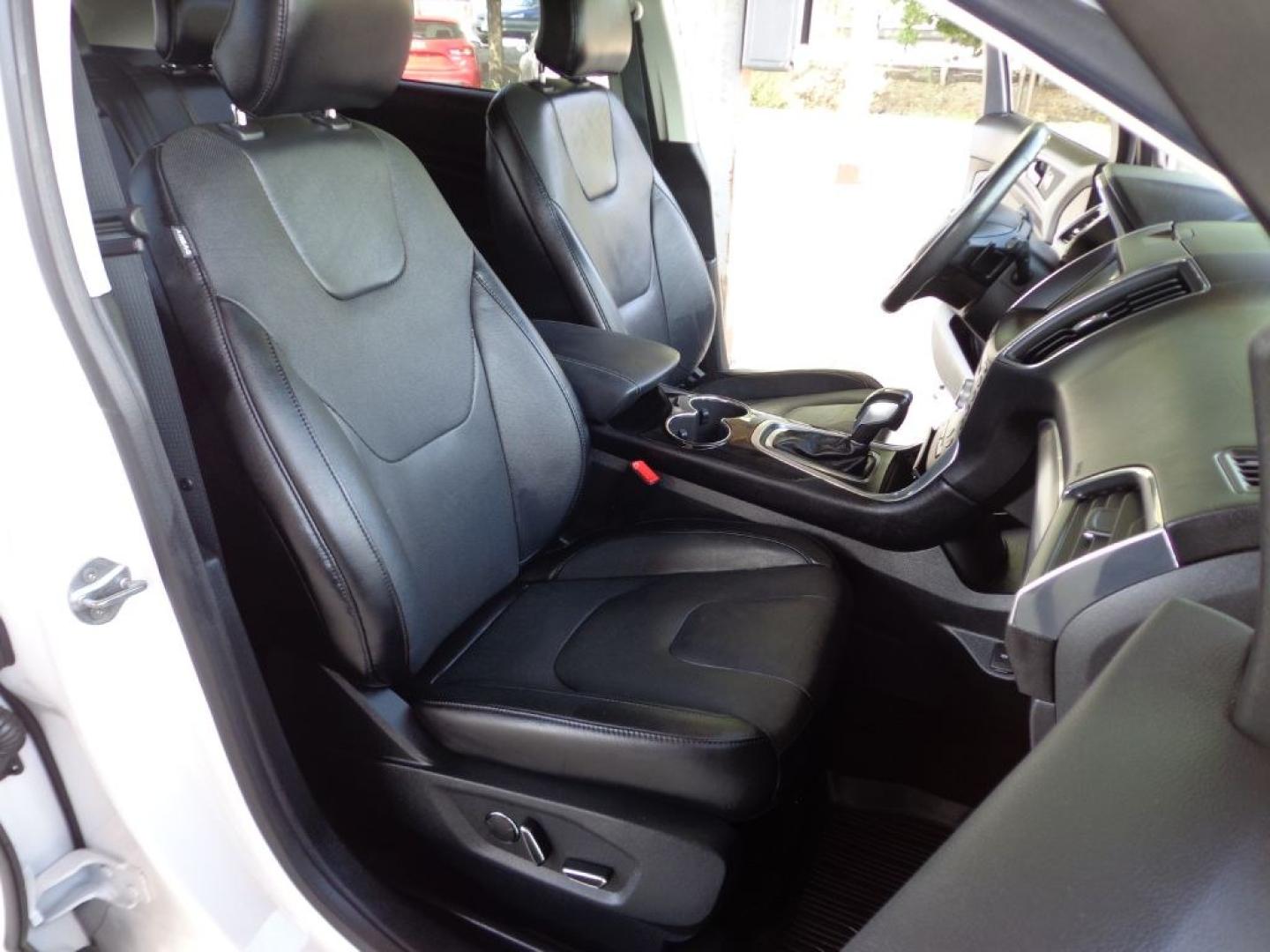 2018 WHITE FORD EDGE TITANIUM (2FMPK4K96JB) with an 2.0L engine, Automatic transmission, located at 6610 L St., Omaha, NE, 68117, (402) 731-7800, 41.212872, -96.014702 - THIS VEHICLE HAS A BEEN FULLY INSPECTED AND HAS A CLEAN TITLE WITH A FREE CARFAX REPORT PROVIDED! 2-OWNER, CLEAN CARFAX, LOW MILEAGE, PANO ROOF, NAV, NEWER TIRES AND MUCH MORE! *****We have found that most customers do the majority of their shopping online before visiting a ealership. For this- Photo#16