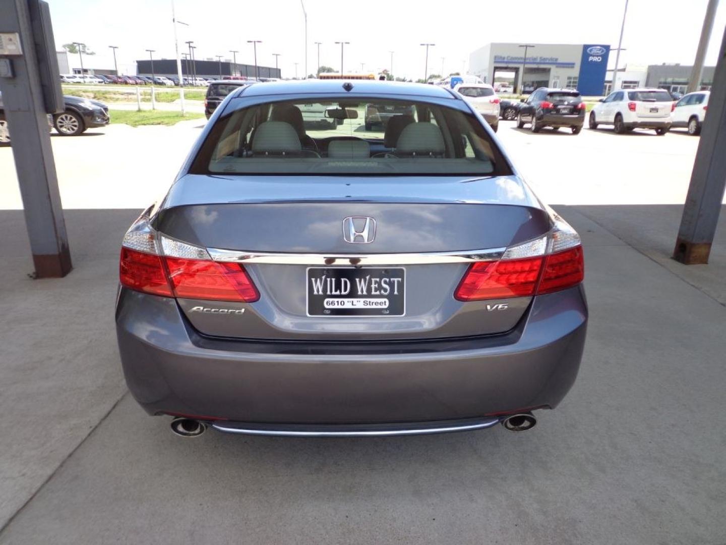 2014 GRAY HONDA ACCORD EXL (1HGCR3F84EA) with an 3.5L engine, Continuously Variable transmission, located at 6610 L St., Omaha, NE, 68117, (402) 731-7800, 41.212872, -96.014702 - THIS VEHICLE HAS A BEEN FULLY INSPECTED AND HAS A CLEAN TITLE WITH A FREE CARFAX REPORT PROVIDED. CLEAN CARFAX, LOW MILEAGE, WITH NEWER TIRES! *****We have found that most customers do the majority of their shopping online before visiting a ealership. For this reason we feel it necessary to hav- Photo#4