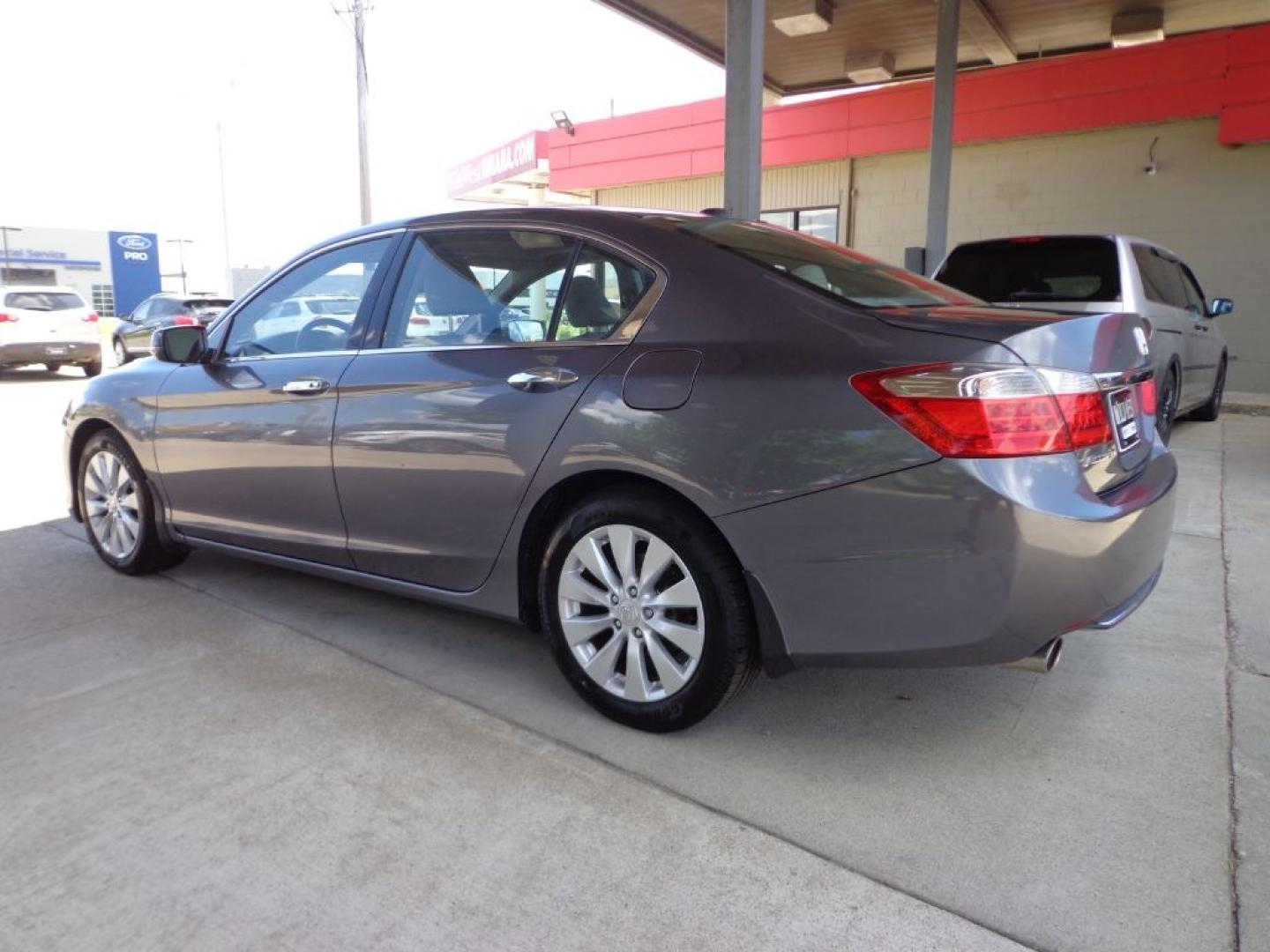 2014 GRAY HONDA ACCORD EXL (1HGCR3F84EA) with an 3.5L engine, Continuously Variable transmission, located at 6610 L St., Omaha, NE, 68117, (402) 731-7800, 41.212872, -96.014702 - THIS VEHICLE HAS A BEEN FULLY INSPECTED AND HAS A CLEAN TITLE WITH A FREE CARFAX REPORT PROVIDED. CLEAN CARFAX, LOW MILEAGE, WITH NEWER TIRES! *****We have found that most customers do the majority of their shopping online before visiting a ealership. For this reason we feel it necessary to hav- Photo#5