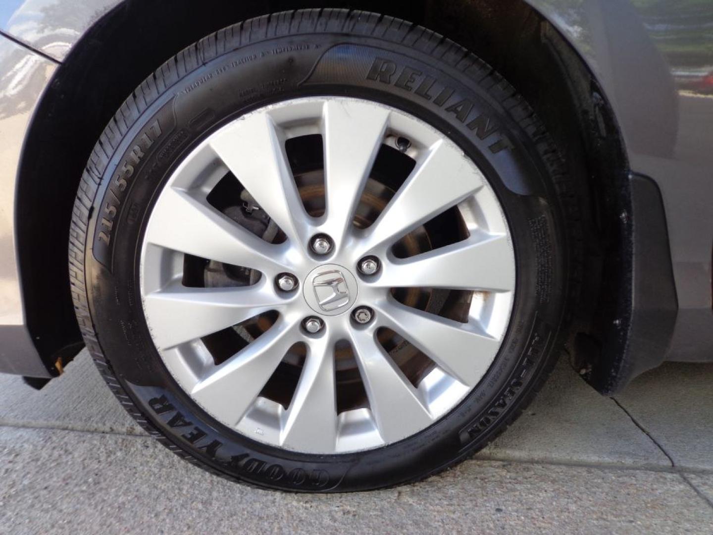 2014 GRAY HONDA ACCORD EXL (1HGCR3F84EA) with an 3.5L engine, Continuously Variable transmission, located at 6610 L St., Omaha, NE, 68117, (402) 731-7800, 41.212872, -96.014702 - THIS VEHICLE HAS A BEEN FULLY INSPECTED AND HAS A CLEAN TITLE WITH A FREE CARFAX REPORT PROVIDED. CLEAN CARFAX, LOW MILEAGE, WITH NEWER TIRES! *****We have found that most customers do the majority of their shopping online before visiting a ealership. For this reason we feel it necessary to hav- Photo#7