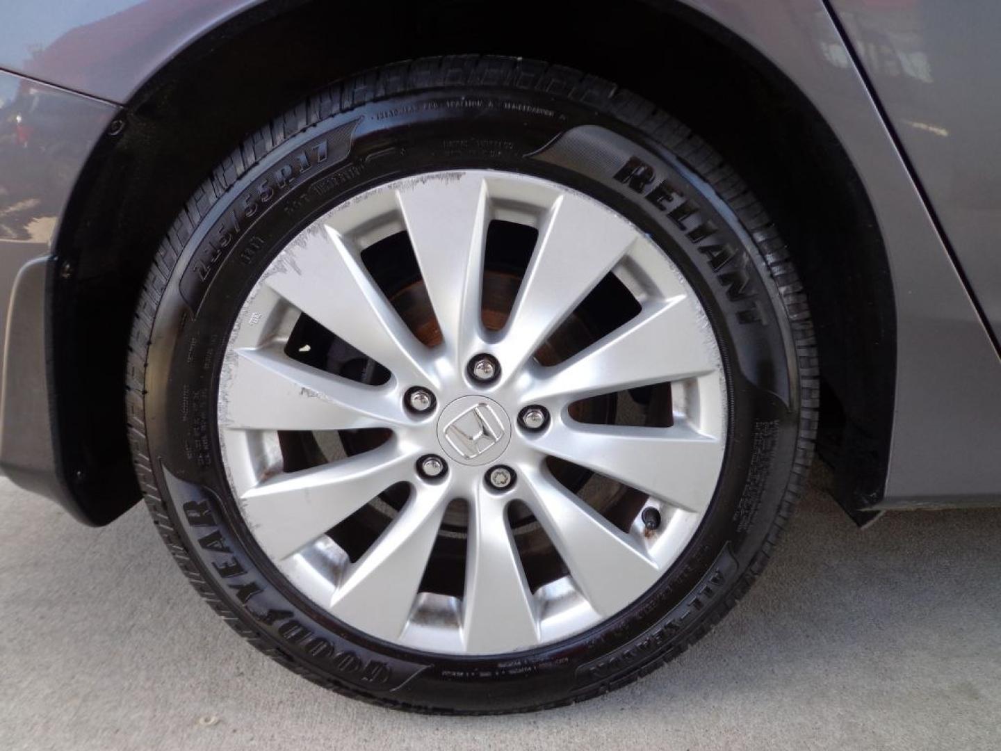 2014 GRAY HONDA ACCORD EXL (1HGCR3F84EA) with an 3.5L engine, Continuously Variable transmission, located at 6610 L St., Omaha, NE, 68117, (402) 731-7800, 41.212872, -96.014702 - THIS VEHICLE HAS A BEEN FULLY INSPECTED AND HAS A CLEAN TITLE WITH A FREE CARFAX REPORT PROVIDED. CLEAN CARFAX, LOW MILEAGE, WITH NEWER TIRES! *****We have found that most customers do the majority of their shopping online before visiting a ealership. For this reason we feel it necessary to hav- Photo#9