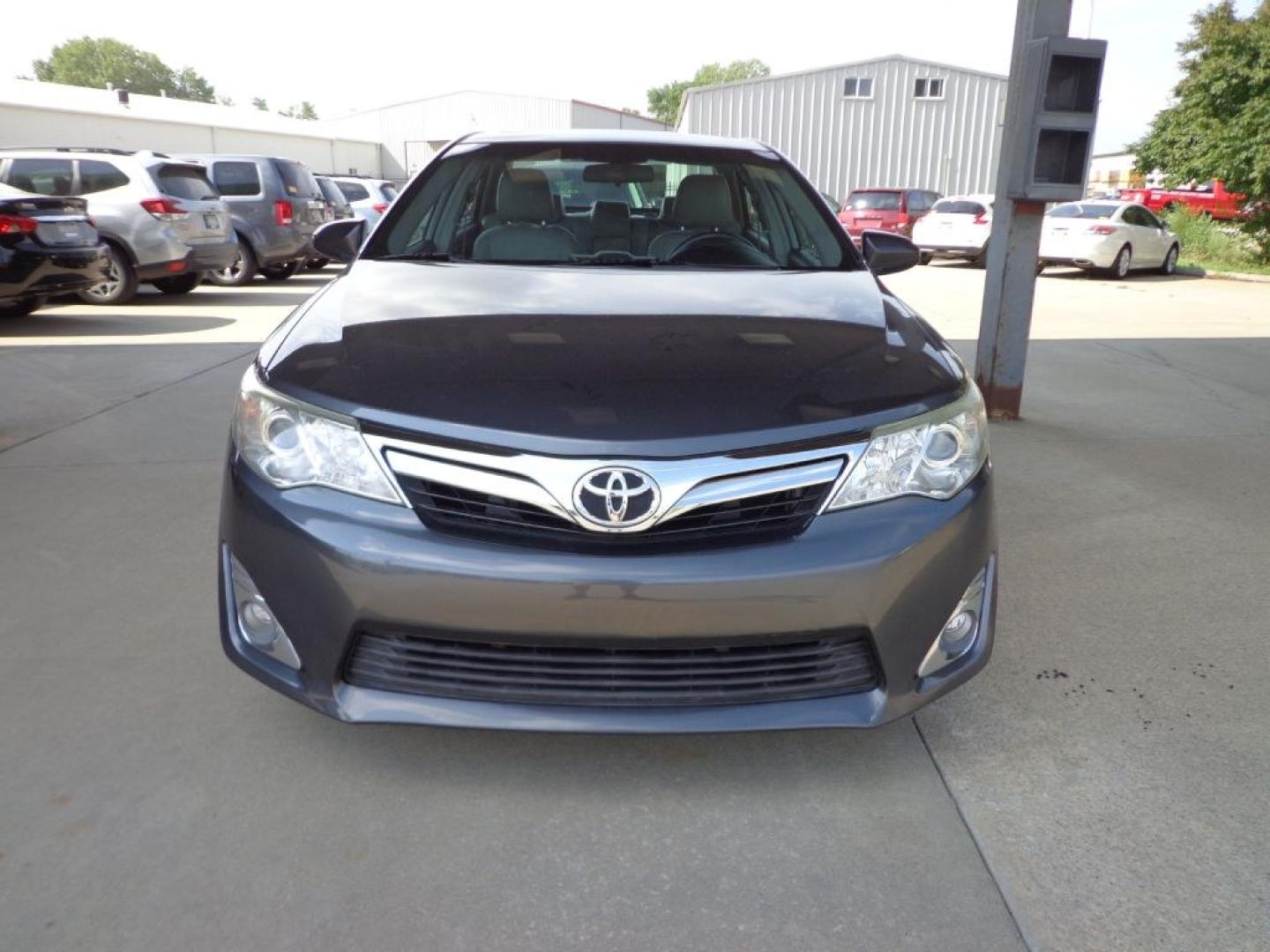 2014 GRAY TOYOTA CAMRY XLE (4T4BF1FK8ER) with an 2.5L engine, Automatic transmission, located at 6610 L St., Omaha, NE, 68117, (402) 731-7800, 41.212872, -96.014702 - THIS VEHICLE HAS A BEEN FULLY INSPECTED AND HAS A CLEAN TITLE WITH A FREE CARFAX REPORT PROVIDED! 1-OWNER, CLEAN CARFAX, LOW MILEAGE, LEATHER SEATS, SUNROOF, BACKUP CAM AND NEWER TIRES! *****We have found that most customers do the majority of their shopping online before visiting a ealership.- Photo#1
