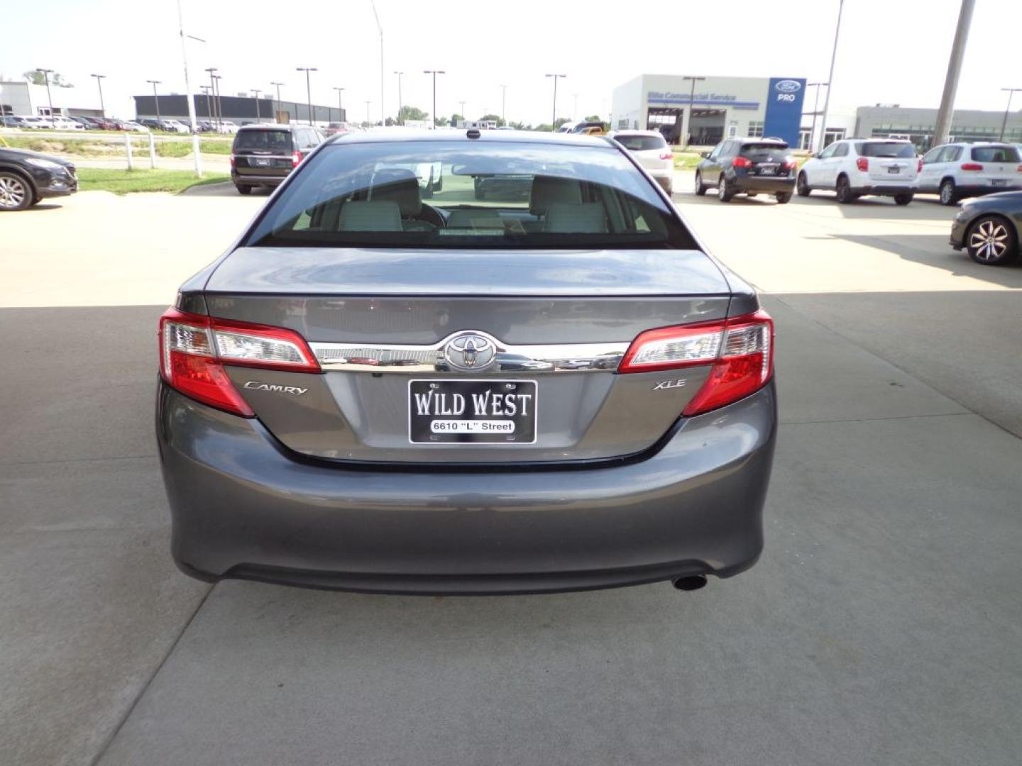 2014 GRAY TOYOTA CAMRY XLE (4T4BF1FK8ER) with an 2.5L engine, Automatic transmission, located at 6610 L St., Omaha, NE, 68117, (402) 731-7800, 41.212872, -96.014702 - THIS VEHICLE HAS A BEEN FULLY INSPECTED AND HAS A CLEAN TITLE WITH A FREE CARFAX REPORT PROVIDED! 1-OWNER, CLEAN CARFAX, LOW MILEAGE, LEATHER SEATS, SUNROOF, BACKUP CAM AND NEWER TIRES! *****We have found that most customers do the majority of their shopping online before visiting a ealership.- Photo#4