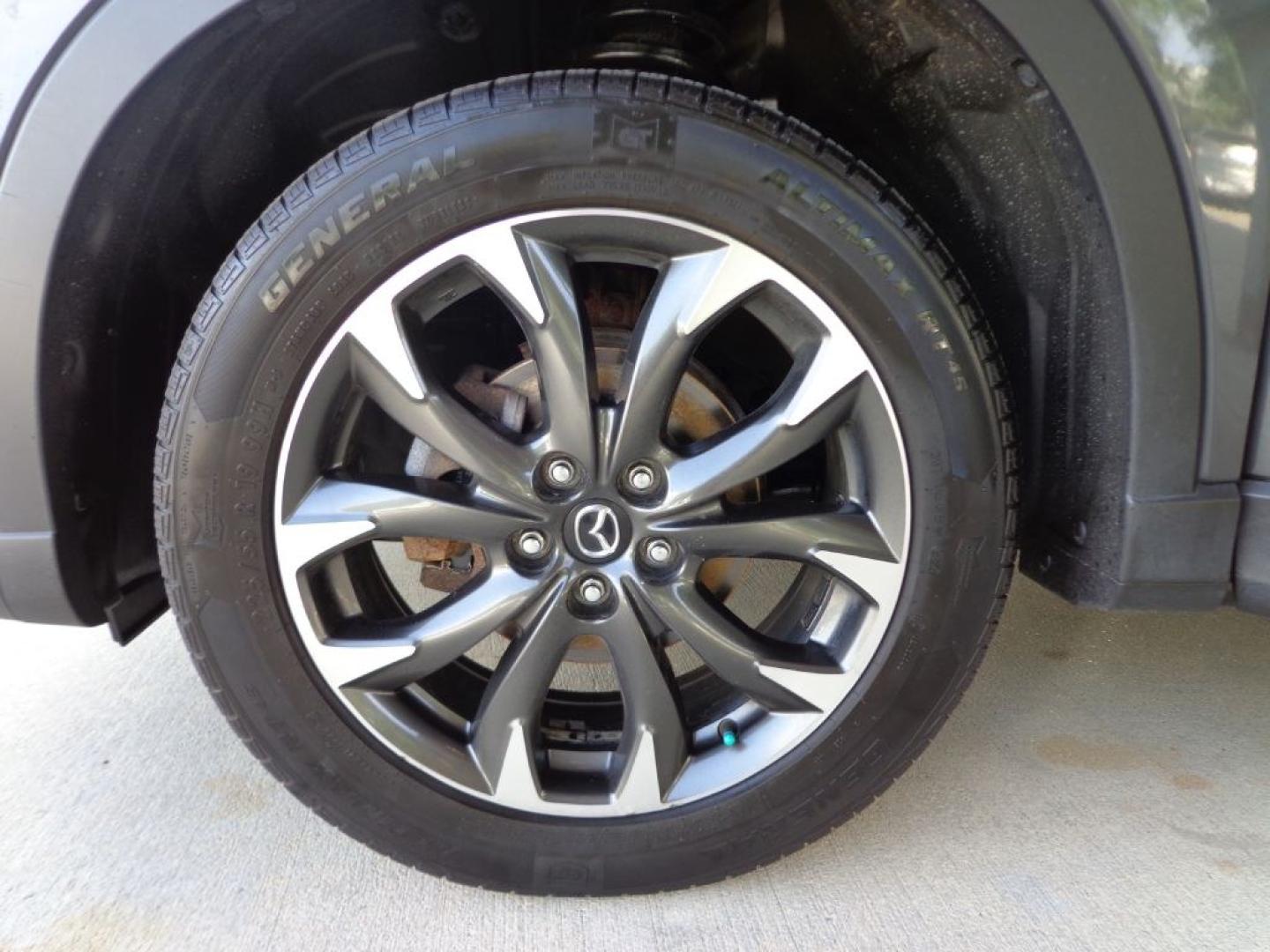 2016 GRAY MAZDA CX-5 GT (JM3KE4DY4G0) with an 2.5L engine, Automatic transmission, located at 6610 L St., Omaha, NE, 68117, (402) 731-7800, 41.212872, -96.014702 - THIS VEHICLE HAS A BEEN FULLY INSPECTED AND HAS A CLEAN TITLE WITH A FREE CARFAX REPORT PROVIDED! 1-OWNER, CLEAN CARFAX, LOW MILEAGE, NAV, SUNROOF, PREMIUM AUDIO, BLIND SPOT AND NEWER TIRES! *****We have found that most customers do the majority of their shopping online before visiting a ealers- Photo#7