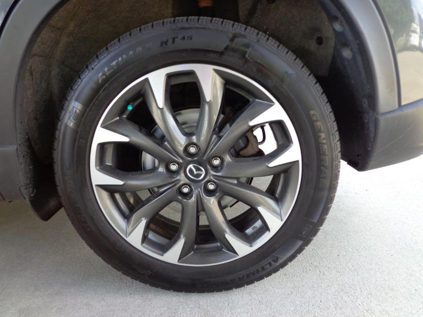 2016 GRAY MAZDA CX-5 GT (JM3KE4DY4G0) with an 2.5L engine, Automatic transmission, located at 6610 L St., Omaha, NE, 68117, (402) 731-7800, 41.212872, -96.014702 - THIS VEHICLE HAS A BEEN FULLY INSPECTED AND HAS A CLEAN TITLE WITH A FREE CARFAX REPORT PROVIDED! 1-OWNER, CLEAN CARFAX, LOW MILEAGE, NAV, SUNROOF, PREMIUM AUDIO, BLIND SPOT AND NEWER TIRES! *****We have found that most customers do the majority of their shopping online before visiting a ealers- Photo#10