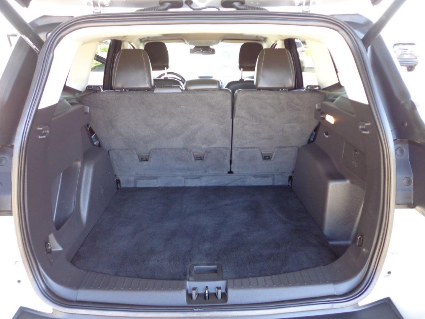 2018 SILVER FORD ESCAPE SEL (1FMCU9HD2JU) with an 1.5L engine, Automatic transmission, located at 6610 L St., Omaha, NE, 68117, (402) 731-7800, 41.212872, -96.014702 - THIS VEHICLE HAS A BEEN FULLY INSPECTED AND HAS A CLEAN TITLE WITH A FREE CARFAX REPORT PROVIDED! SHARP SEL WITH A CLEAN CARFAX, LOADED WITH PANORAMIC ROOF, NAV, FORD SAFE AND SMART PACKAGE INCLUDING, LANE KEEPING SYSTEM ,ADAPT CRUISE/COLLISION WARNING AND BLIS (BLIND SPOT INFO SYSTEM). ****- Photo#18