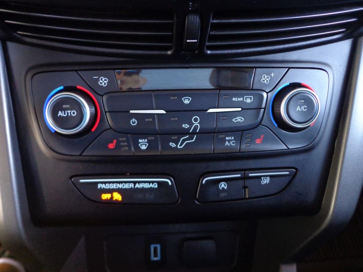 2018 SILVER FORD ESCAPE SEL (1FMCU9HD2JU) with an 1.5L engine, Automatic transmission, located at 6610 L St., Omaha, NE, 68117, (402) 731-7800, 41.212872, -96.014702 - THIS VEHICLE HAS A BEEN FULLY INSPECTED AND HAS A CLEAN TITLE WITH A FREE CARFAX REPORT PROVIDED! SHARP SEL WITH A CLEAN CARFAX, LOADED WITH PANORAMIC ROOF, NAV, FORD SAFE AND SMART PACKAGE INCLUDING, LANE KEEPING SYSTEM ,ADAPT CRUISE/COLLISION WARNING AND BLIS (BLIND SPOT INFO SYSTEM). ****- Photo#21