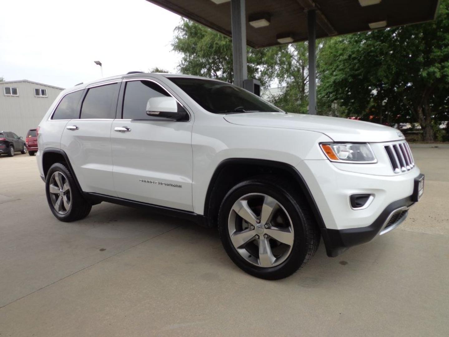 2014 WHITE JEEP GRAND CHEROKEE LIMITED (1C4RJFBG6EC) with an 3.6L engine, Automatic transmission, located at 6610 L St., Omaha, NE, 68117, (402) 731-7800, 41.212872, -96.014702 - THIS VEHICLE HAS A BEEN FULLY INSPECTED AND HAS A CLEAN TITLE WITH A FREE CARFAX REPORT PROVIDED! SHARP LOW MILE LIMITED LOADED WITH OPTIONS AND A NICE SET OF MICHELINS! *****We have found that most customers do the majority of their shopping online before visiting a ealership. For this reason- Photo#2