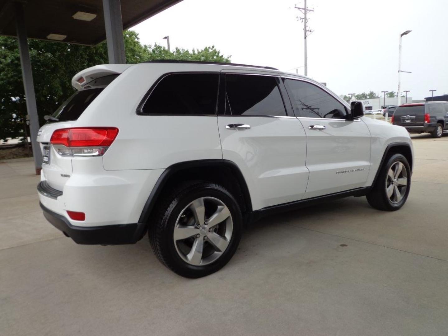 2014 WHITE JEEP GRAND CHEROKEE LIMITED (1C4RJFBG6EC) with an 3.6L engine, Automatic transmission, located at 6610 L St., Omaha, NE, 68117, (402) 731-7800, 41.212872, -96.014702 - THIS VEHICLE HAS A BEEN FULLY INSPECTED AND HAS A CLEAN TITLE WITH A FREE CARFAX REPORT PROVIDED! SHARP LOW MILE LIMITED LOADED WITH OPTIONS AND A NICE SET OF MICHELINS! *****We have found that most customers do the majority of their shopping online before visiting a ealership. For this reason- Photo#3