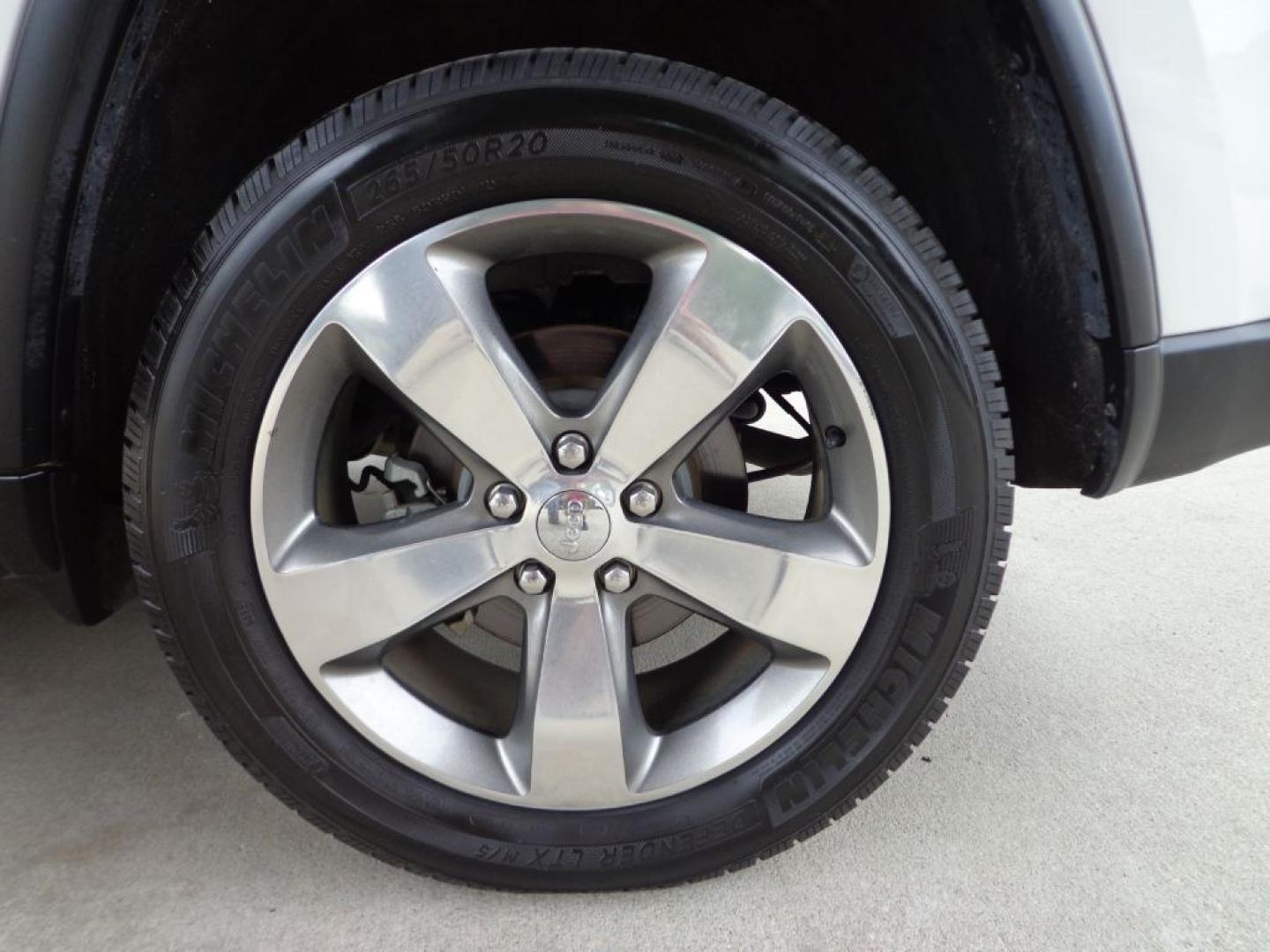 2014 WHITE JEEP GRAND CHEROKEE LIMITED (1C4RJFBG6EC) with an 3.6L engine, Automatic transmission, located at 6610 L St., Omaha, NE, 68117, (402) 731-7800, 41.212872, -96.014702 - THIS VEHICLE HAS A BEEN FULLY INSPECTED AND HAS A CLEAN TITLE WITH A FREE CARFAX REPORT PROVIDED! SHARP LOW MILE LIMITED LOADED WITH OPTIONS AND A NICE SET OF MICHELINS! *****We have found that most customers do the majority of their shopping online before visiting a ealership. For this reason- Photo#10
