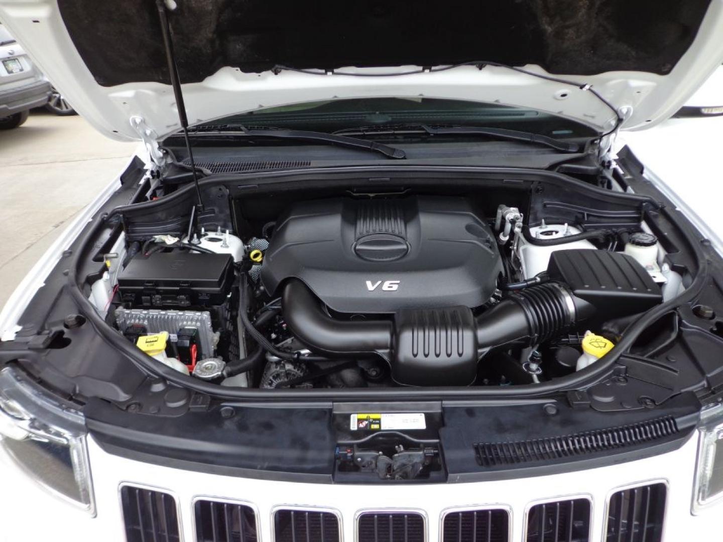 2014 WHITE JEEP GRAND CHEROKEE LIMITED (1C4RJFBG6EC) with an 3.6L engine, Automatic transmission, located at 6610 L St., Omaha, NE, 68117, (402) 731-7800, 41.212872, -96.014702 - THIS VEHICLE HAS A BEEN FULLY INSPECTED AND HAS A CLEAN TITLE WITH A FREE CARFAX REPORT PROVIDED! SHARP LOW MILE LIMITED LOADED WITH OPTIONS AND A NICE SET OF MICHELINS! *****We have found that most customers do the majority of their shopping online before visiting a ealership. For this reason- Photo#11