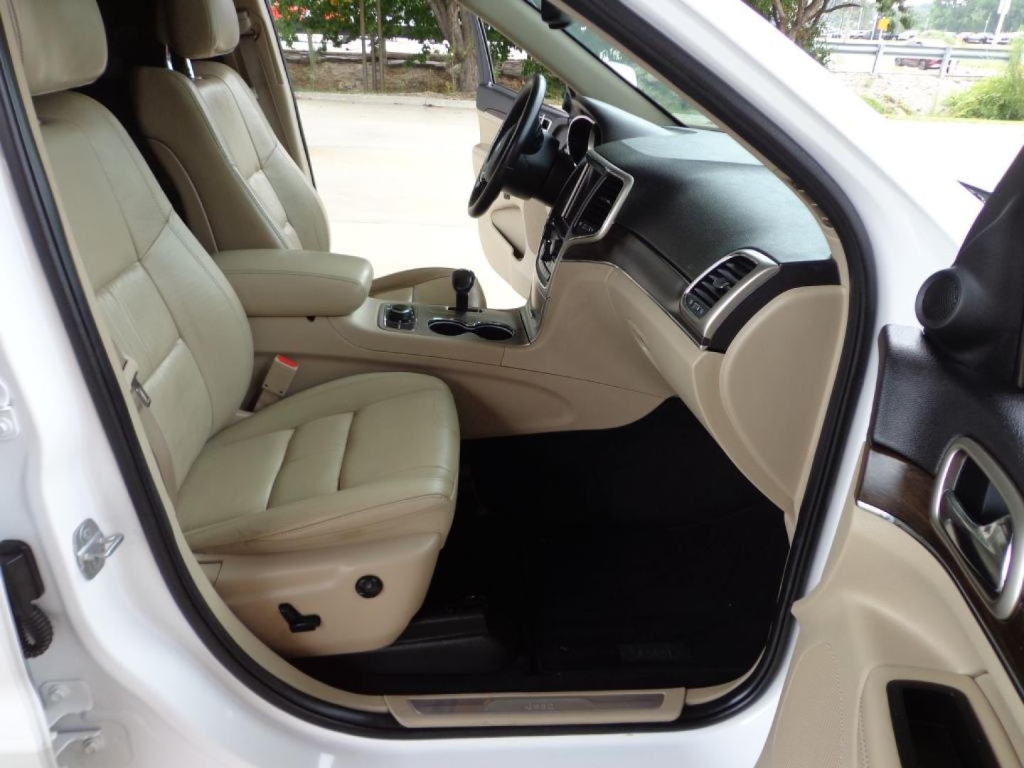 2014 WHITE JEEP GRAND CHEROKEE LIMITED (1C4RJFBG6EC) with an 3.6L engine, Automatic transmission, located at 6610 L St., Omaha, NE, 68117, (402) 731-7800, 41.212872, -96.014702 - THIS VEHICLE HAS A BEEN FULLY INSPECTED AND HAS A CLEAN TITLE WITH A FREE CARFAX REPORT PROVIDED! SHARP LOW MILE LIMITED LOADED WITH OPTIONS AND A NICE SET OF MICHELINS! *****We have found that most customers do the majority of their shopping online before visiting a ealership. For this reason- Photo#15