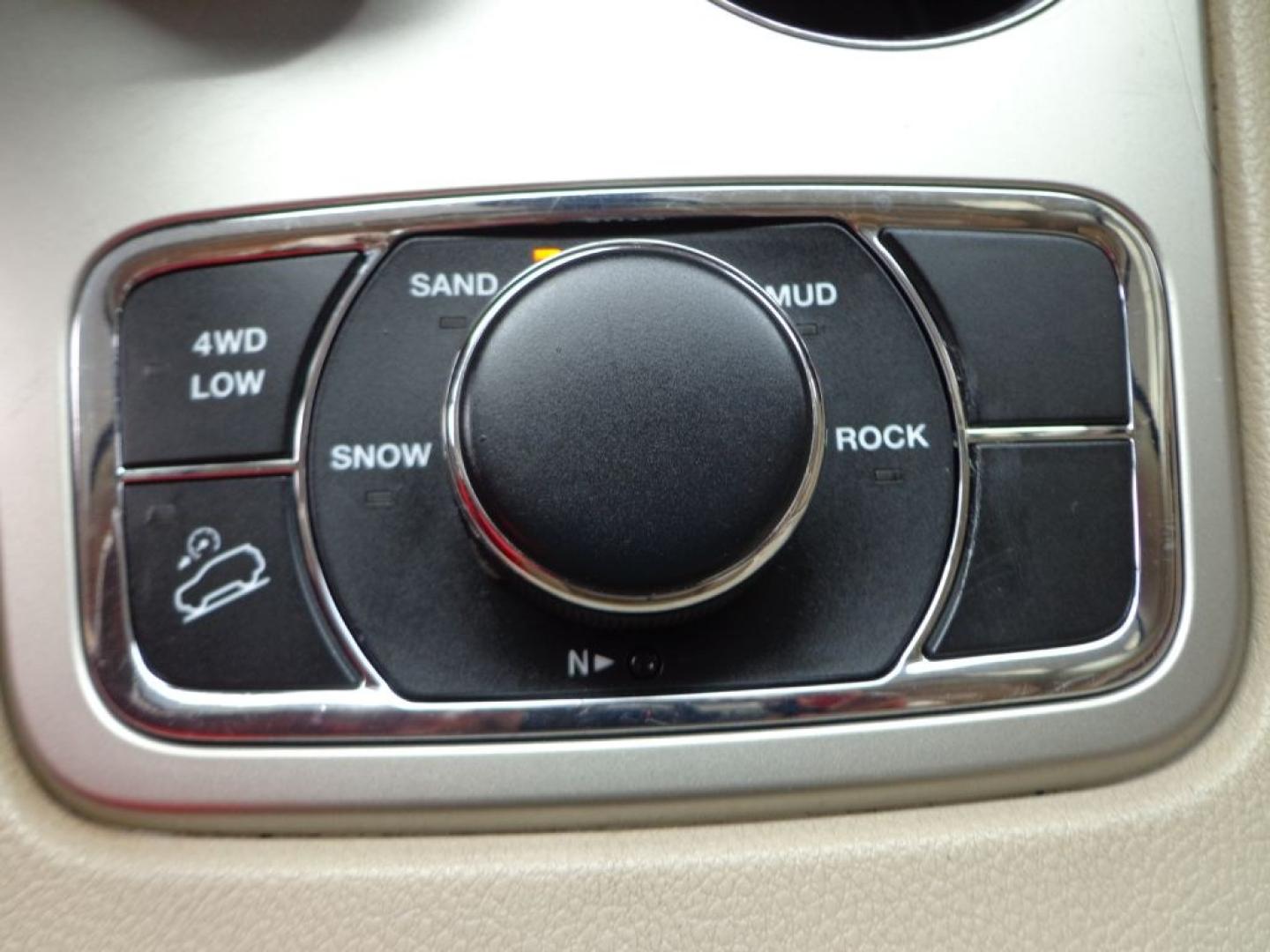 2014 WHITE JEEP GRAND CHEROKEE LIMITED (1C4RJFBG6EC) with an 3.6L engine, Automatic transmission, located at 6610 L St., Omaha, NE, 68117, (402) 731-7800, 41.212872, -96.014702 - THIS VEHICLE HAS A BEEN FULLY INSPECTED AND HAS A CLEAN TITLE WITH A FREE CARFAX REPORT PROVIDED! SHARP LOW MILE LIMITED LOADED WITH OPTIONS AND A NICE SET OF MICHELINS! *****We have found that most customers do the majority of their shopping online before visiting a ealership. For this reason- Photo#23
