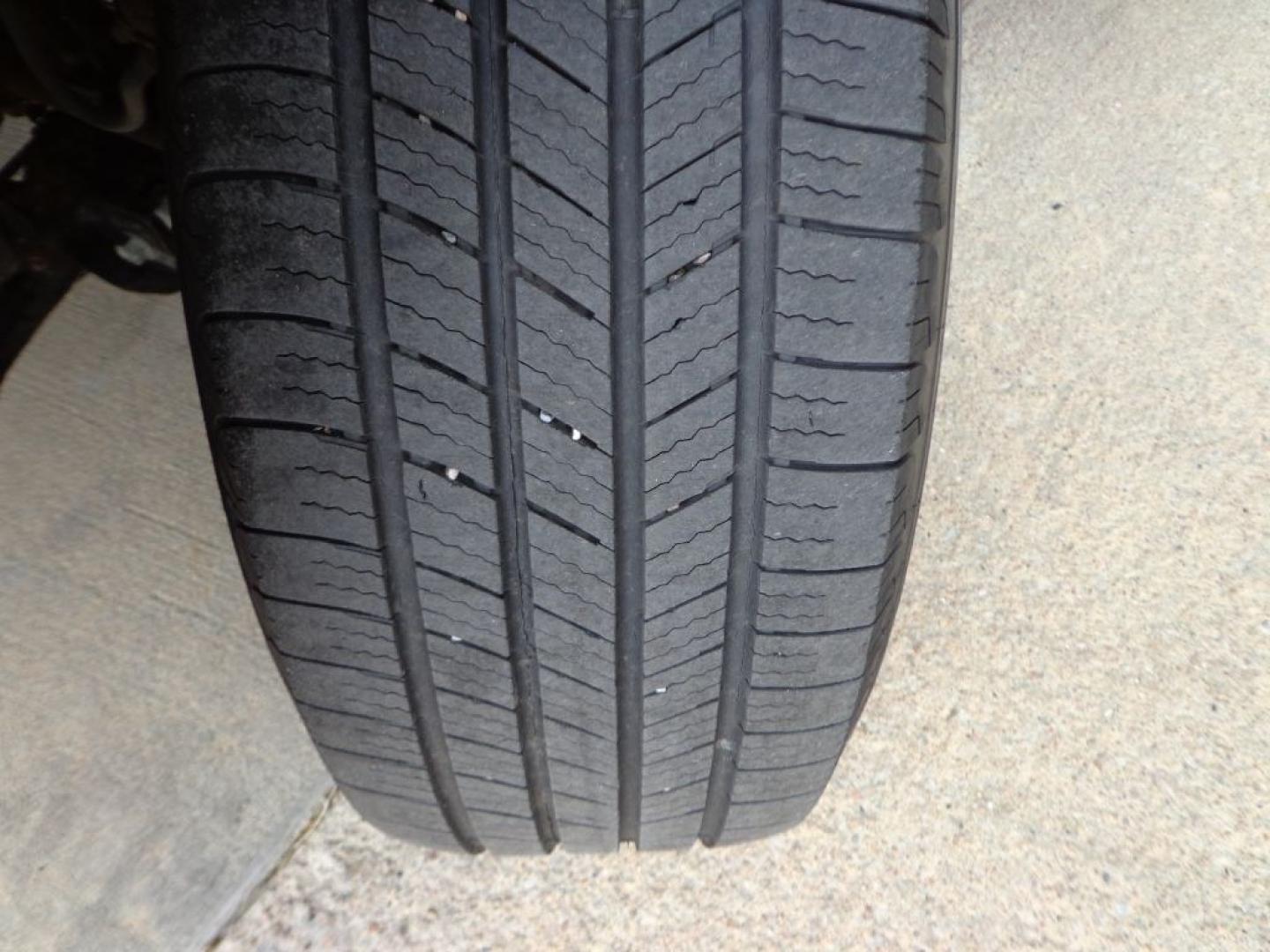 2014 GRAY HONDA PILOT EXLN (5FNYF4H70EB) with an 3.5L engine, Automatic transmission, located at 6610 L St., Omaha, NE, 68117, (402) 731-7800, 41.212872, -96.014702 - THIS VEHICLE HAS A BEEN FULLY INSPECTED AND HAS A CLEAN TITLE WITH A FREE CARFAX REPORT PROVIDED! 1-OWNER, CLEAN CARFAX, LOW MILEAGE, SUNROOF, NAV, BACKUP CAM, HEATED SEATS AND A NICE SET OF MICHELINS! *****We have found that most customers do the majority of their shopping online before visiti- Photo#6