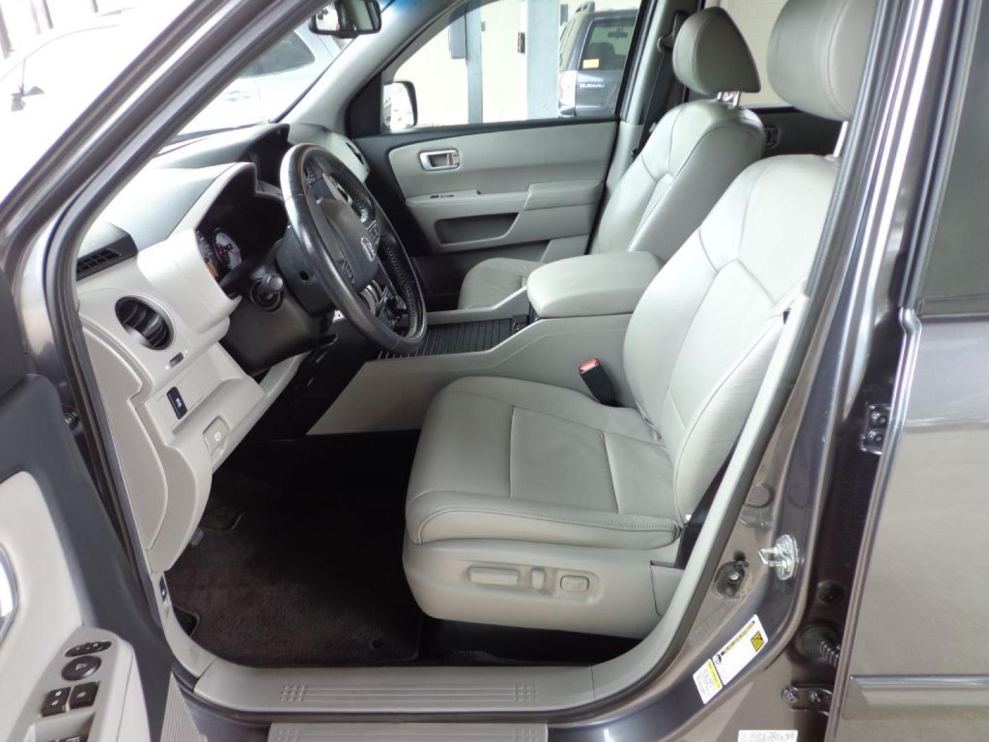 2014 GRAY HONDA PILOT EXLN (5FNYF4H70EB) with an 3.5L engine, Automatic transmission, located at 6610 L St., Omaha, NE, 68117, (402) 731-7800, 41.212872, -96.014702 - THIS VEHICLE HAS A BEEN FULLY INSPECTED AND HAS A CLEAN TITLE WITH A FREE CARFAX REPORT PROVIDED! 1-OWNER, CLEAN CARFAX, LOW MILEAGE, SUNROOF, NAV, BACKUP CAM, HEATED SEATS AND A NICE SET OF MICHELINS! *****We have found that most customers do the majority of their shopping online before visiti- Photo#8