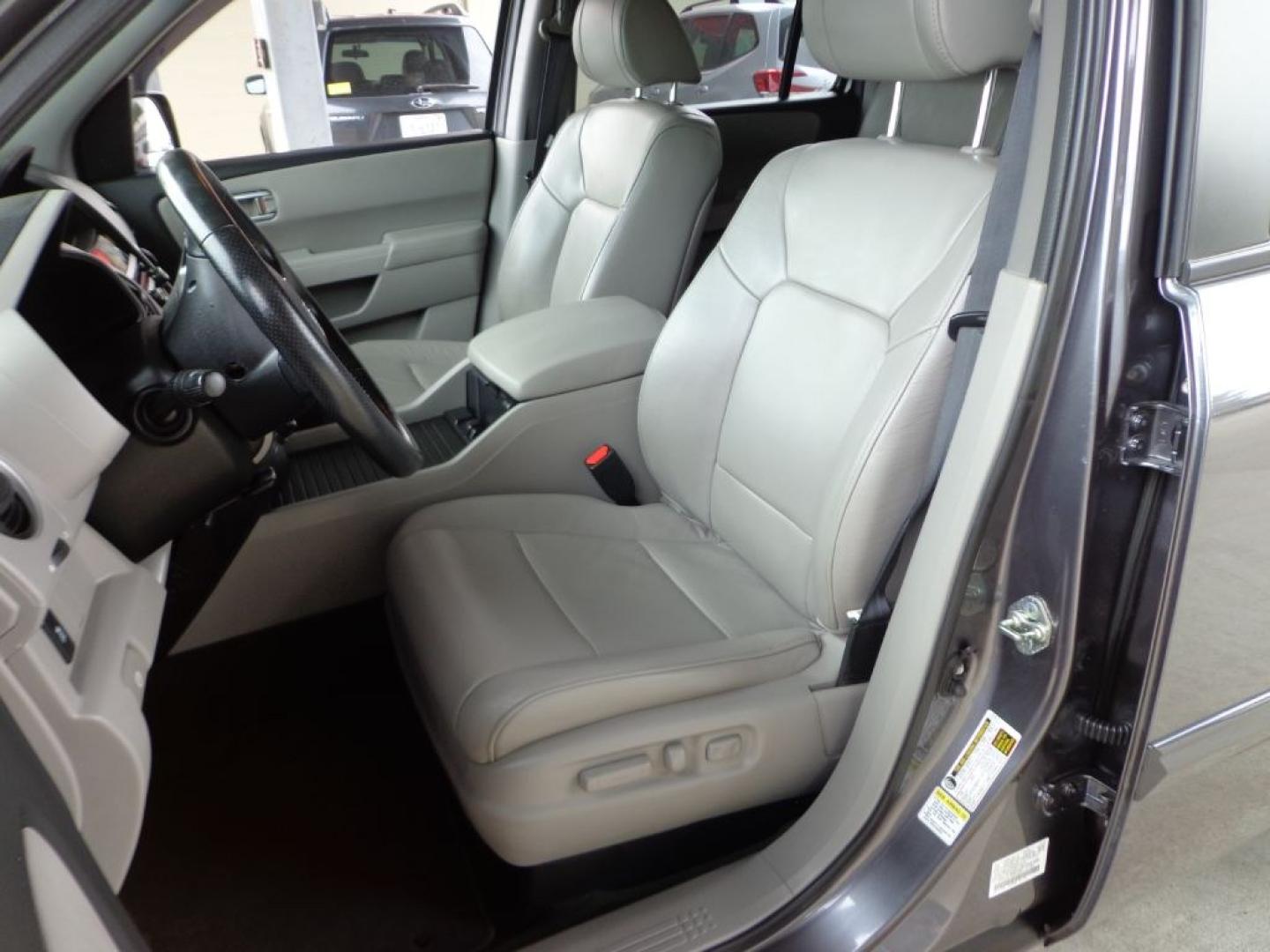 2014 GRAY HONDA PILOT EXLN (5FNYF4H70EB) with an 3.5L engine, Automatic transmission, located at 6610 L St., Omaha, NE, 68117, (402) 731-7800, 41.212872, -96.014702 - THIS VEHICLE HAS A BEEN FULLY INSPECTED AND HAS A CLEAN TITLE WITH A FREE CARFAX REPORT PROVIDED! 1-OWNER, CLEAN CARFAX, LOW MILEAGE, SUNROOF, NAV, BACKUP CAM, HEATED SEATS AND A NICE SET OF MICHELINS! *****We have found that most customers do the majority of their shopping online before visiti- Photo#9