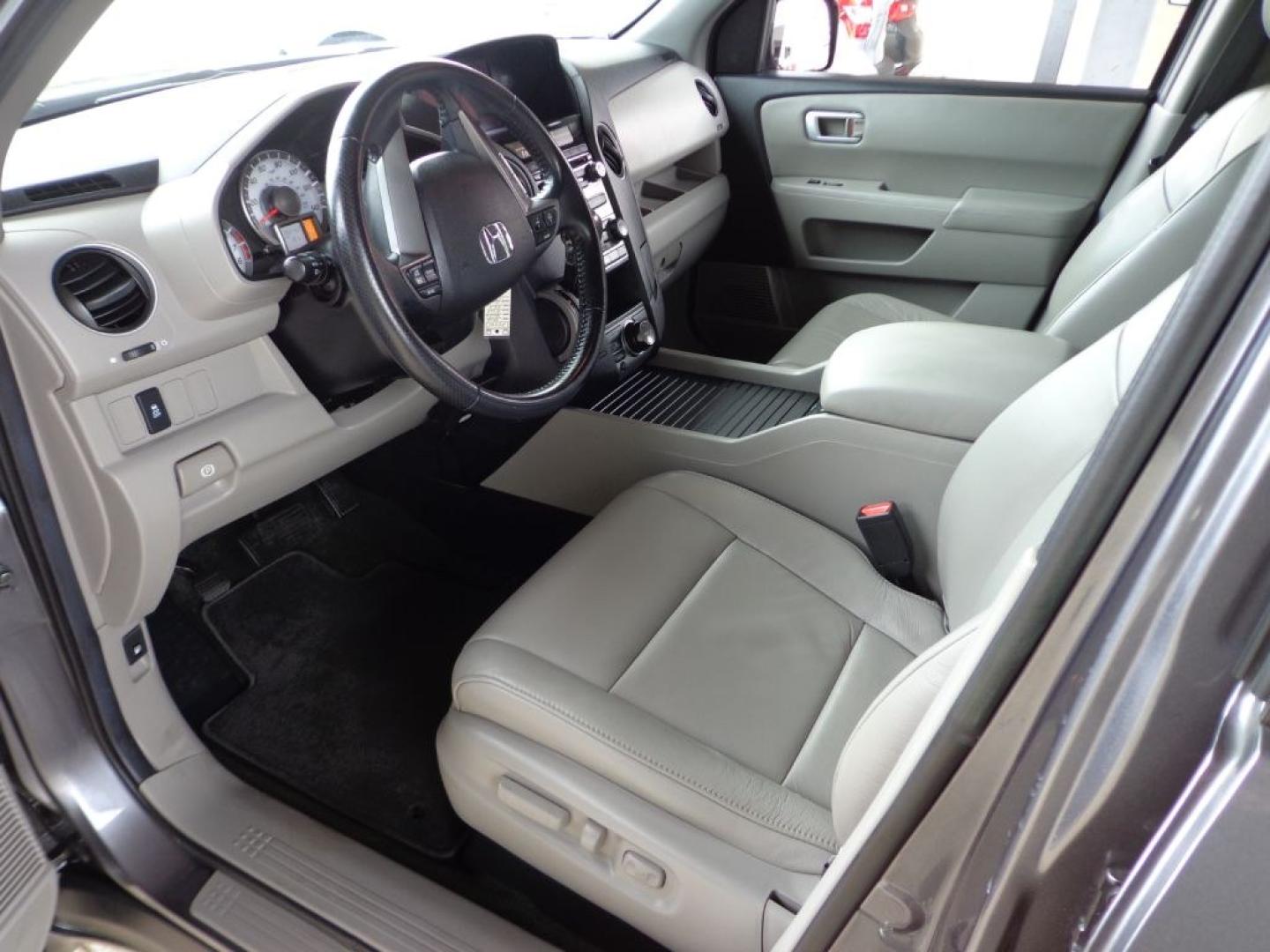 2014 GRAY HONDA PILOT EXLN (5FNYF4H70EB) with an 3.5L engine, Automatic transmission, located at 6610 L St., Omaha, NE, 68117, (402) 731-7800, 41.212872, -96.014702 - THIS VEHICLE HAS A BEEN FULLY INSPECTED AND HAS A CLEAN TITLE WITH A FREE CARFAX REPORT PROVIDED! 1-OWNER, CLEAN CARFAX, LOW MILEAGE, SUNROOF, NAV, BACKUP CAM, HEATED SEATS AND A NICE SET OF MICHELINS! *****We have found that most customers do the majority of their shopping online before visiti- Photo#10