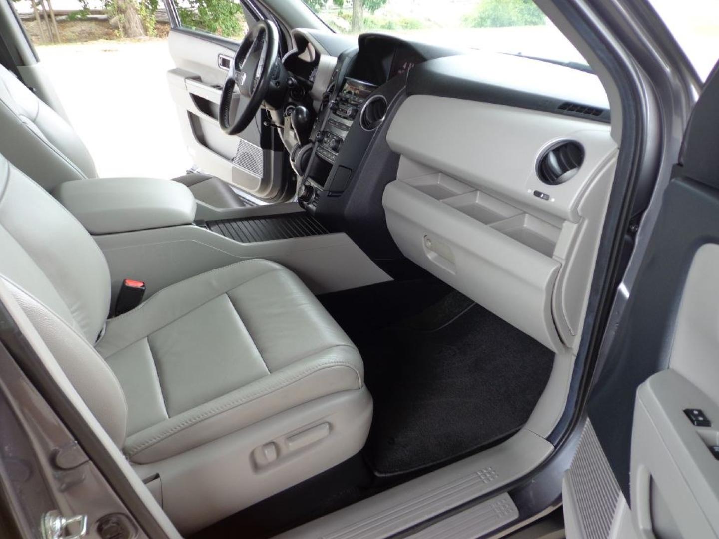 2014 GRAY HONDA PILOT EXLN (5FNYF4H70EB) with an 3.5L engine, Automatic transmission, located at 6610 L St., Omaha, NE, 68117, (402) 731-7800, 41.212872, -96.014702 - THIS VEHICLE HAS A BEEN FULLY INSPECTED AND HAS A CLEAN TITLE WITH A FREE CARFAX REPORT PROVIDED! 1-OWNER, CLEAN CARFAX, LOW MILEAGE, SUNROOF, NAV, BACKUP CAM, HEATED SEATS AND A NICE SET OF MICHELINS! *****We have found that most customers do the majority of their shopping online before visiti- Photo#13