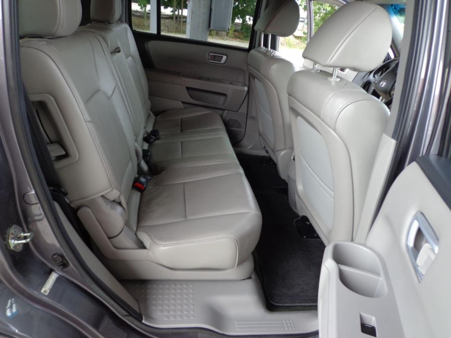 2014 GRAY HONDA PILOT EXLN (5FNYF4H70EB) with an 3.5L engine, Automatic transmission, located at 6610 L St., Omaha, NE, 68117, (402) 731-7800, 41.212872, -96.014702 - THIS VEHICLE HAS A BEEN FULLY INSPECTED AND HAS A CLEAN TITLE WITH A FREE CARFAX REPORT PROVIDED! 1-OWNER, CLEAN CARFAX, LOW MILEAGE, SUNROOF, NAV, BACKUP CAM, HEATED SEATS AND A NICE SET OF MICHELINS! *****We have found that most customers do the majority of their shopping online before visiti- Photo#14