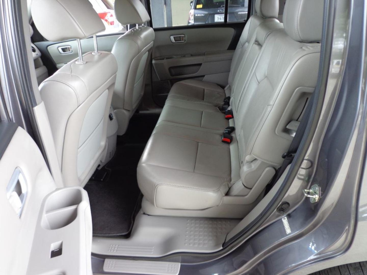 2014 GRAY HONDA PILOT EXLN (5FNYF4H70EB) with an 3.5L engine, Automatic transmission, located at 6610 L St., Omaha, NE, 68117, (402) 731-7800, 41.212872, -96.014702 - THIS VEHICLE HAS A BEEN FULLY INSPECTED AND HAS A CLEAN TITLE WITH A FREE CARFAX REPORT PROVIDED! 1-OWNER, CLEAN CARFAX, LOW MILEAGE, SUNROOF, NAV, BACKUP CAM, HEATED SEATS AND A NICE SET OF MICHELINS! *****We have found that most customers do the majority of their shopping online before visiti- Photo#15
