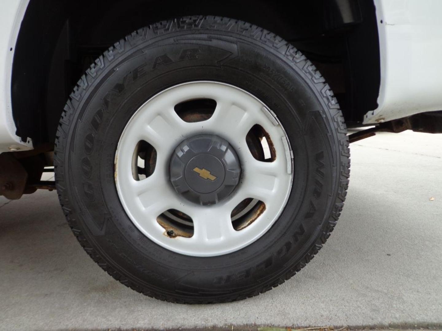 2012 WHITE CHEVROLET COLORADO (1GCGTBF94C8) with an 2.9L engine, Automatic transmission, located at 6610 L St., Omaha, NE, 68117, (402) 731-7800, 41.212872, -96.014702 - THIS VEHICLE HAS A BEEN FULLY INSPECTED AND HAS A CLEAN TITLE WITH A FREE CARFAX REPORT PROVIDED! 1-OWNER, CLEAN CARFAX, LOW MILEAGE WITH NEWER TIRES! *****We have found that most customers do the majority of their shopping online before visiting a ealership. For this reason we feel it necess- Photo#10