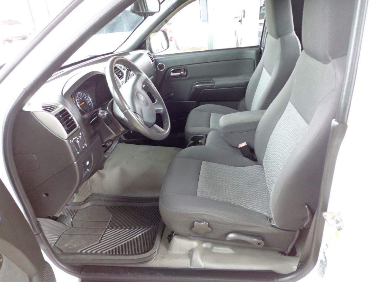 2012 WHITE CHEVROLET COLORADO (1GCGTBF94C8) with an 2.9L engine, Automatic transmission, located at 6610 L St., Omaha, NE, 68117, (402) 731-7800, 41.212872, -96.014702 - THIS VEHICLE HAS A BEEN FULLY INSPECTED AND HAS A CLEAN TITLE WITH A FREE CARFAX REPORT PROVIDED! 1-OWNER, CLEAN CARFAX, LOW MILEAGE WITH NEWER TIRES! *****We have found that most customers do the majority of their shopping online before visiting a ealership. For this reason we feel it necess- Photo#12
