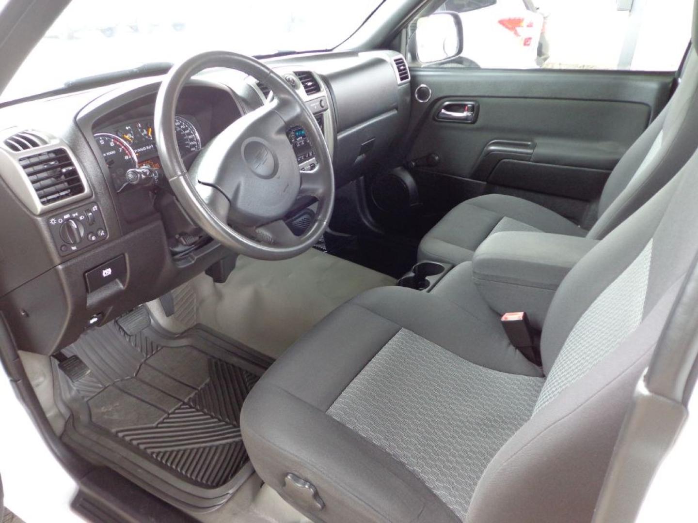 2012 WHITE CHEVROLET COLORADO (1GCGTBF94C8) with an 2.9L engine, Automatic transmission, located at 6610 L St., Omaha, NE, 68117, (402) 731-7800, 41.212872, -96.014702 - THIS VEHICLE HAS A BEEN FULLY INSPECTED AND HAS A CLEAN TITLE WITH A FREE CARFAX REPORT PROVIDED! 1-OWNER, CLEAN CARFAX, LOW MILEAGE WITH NEWER TIRES! *****We have found that most customers do the majority of their shopping online before visiting a ealership. For this reason we feel it necess- Photo#13