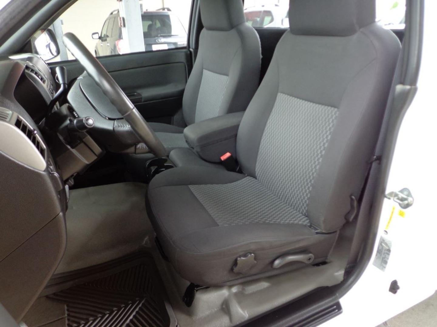 2012 WHITE CHEVROLET COLORADO (1GCGTBF94C8) with an 2.9L engine, Automatic transmission, located at 6610 L St., Omaha, NE, 68117, (402) 731-7800, 41.212872, -96.014702 - THIS VEHICLE HAS A BEEN FULLY INSPECTED AND HAS A CLEAN TITLE WITH A FREE CARFAX REPORT PROVIDED! 1-OWNER, CLEAN CARFAX, LOW MILEAGE WITH NEWER TIRES! *****We have found that most customers do the majority of their shopping online before visiting a ealership. For this reason we feel it necess- Photo#14