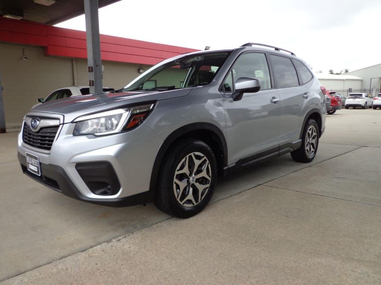 2019 SILVER SUBARU FORESTER PREMIUM (JF2SKAGC0KH) with an 2.5L engine, Continuously Variable transmission, located at 6610 L St., Omaha, NE, 68117, (402) 731-7800, 41.212872, -96.014702 - THIS VEHICLE HAS A BEEN FULLY INSPECTED AND HAS A CLEAN TITLE WITH A FREE CARFAX REPORT PROVIDED! 2-OWNER, CLEAN CARFAX, LOW MILEAGE, HEATED SEATS, SUNROOF AND MUCH MORE! *****We have found that most customers do the majority of their shopping online before visiting a ealership. For this reason- Photo#0