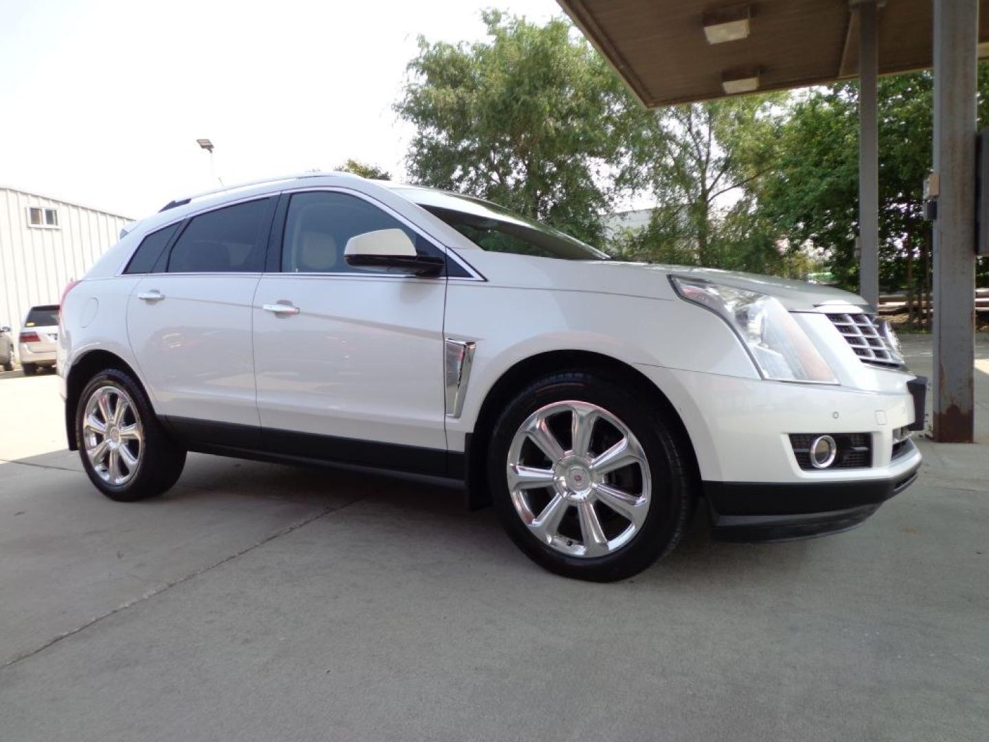 2016 WHITE CADILLAC SRX PERFORMANCE COLLECTION (3GYFNCE36GS) with an 3.6L engine, Automatic transmission, located at 6610 L St., Omaha, NE, 68117, (402) 731-7800, 41.212872, -96.014702 - THIS VEHICLE HAS A BEEN FULLY INSPECTED AND HAS A CLEAN TITLE WITH A FREE CARFAX REPORT PROVIDED! 1-OWNER, CLEAN CARFAX, LOW MILEAGE, PANORAMIC ROOF AND MUCH MORE! *****We have found that most customers do the majority of their shopping online before visiting a ealership. For this reason we fee- Photo#2