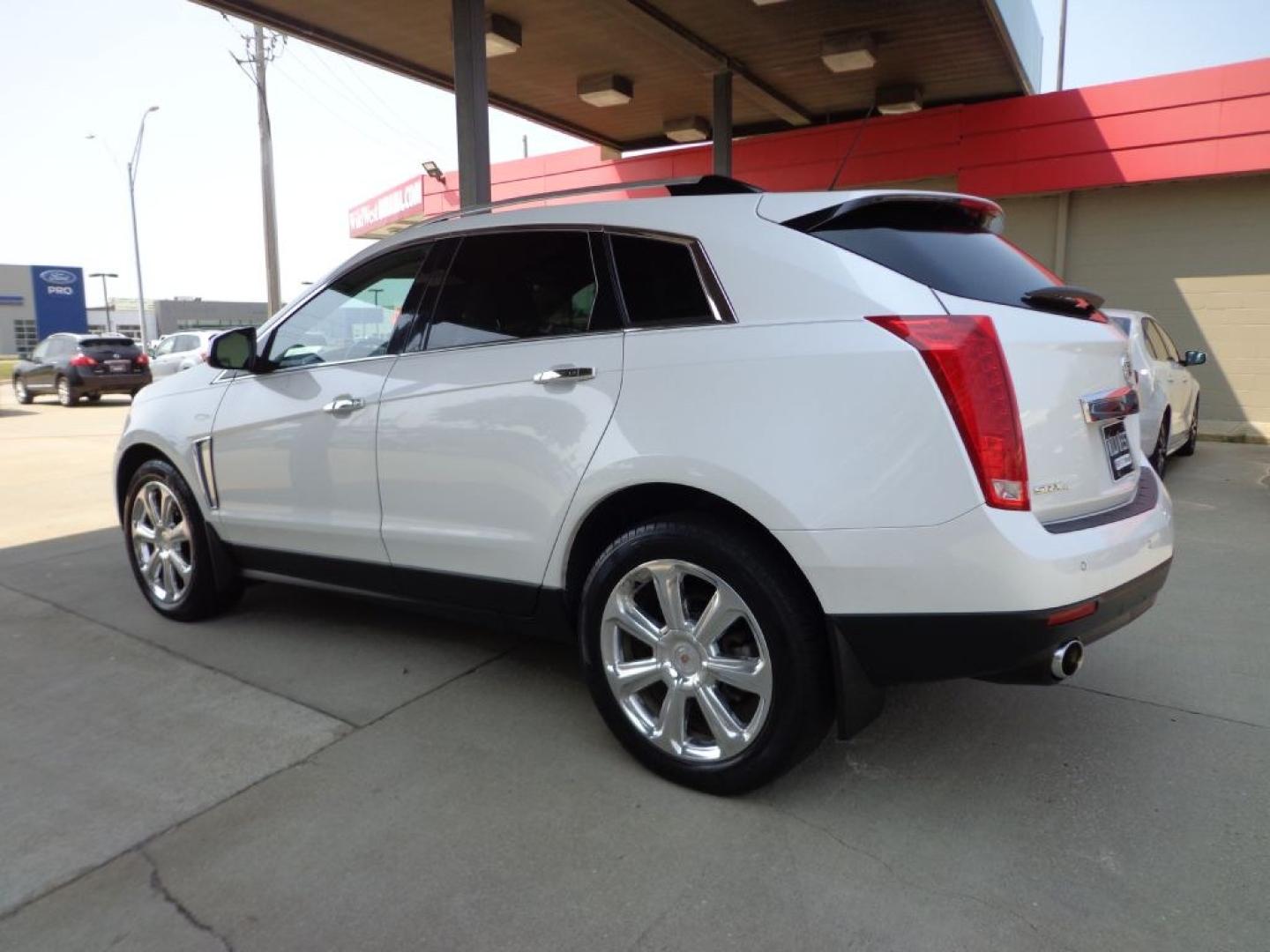 2016 WHITE CADILLAC SRX PERFORMANCE COLLECTION (3GYFNCE36GS) with an 3.6L engine, Automatic transmission, located at 6610 L St., Omaha, NE, 68117, (402) 731-7800, 41.212872, -96.014702 - THIS VEHICLE HAS A BEEN FULLY INSPECTED AND HAS A CLEAN TITLE WITH A FREE CARFAX REPORT PROVIDED! 1-OWNER, CLEAN CARFAX, LOW MILEAGE, PANORAMIC ROOF AND MUCH MORE! *****We have found that most customers do the majority of their shopping online before visiting a ealership. For this reason we fee- Photo#5