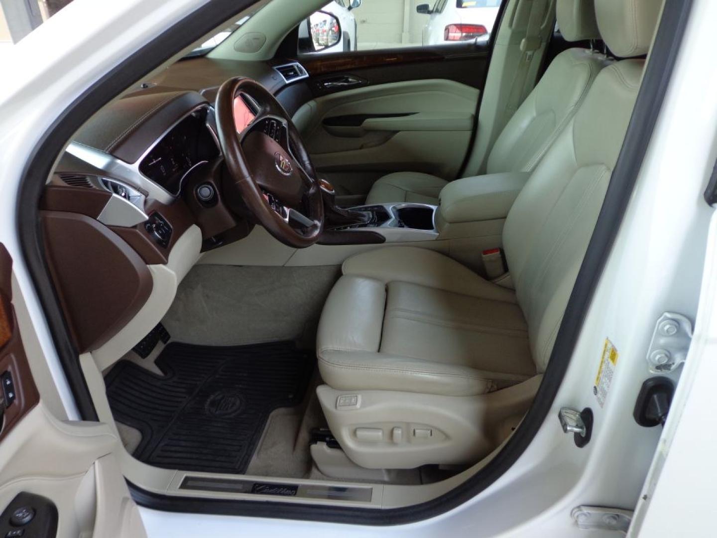 2016 WHITE CADILLAC SRX PERFORMANCE COLLECTION (3GYFNCE36GS) with an 3.6L engine, Automatic transmission, located at 6610 L St., Omaha, NE, 68117, (402) 731-7800, 41.212872, -96.014702 - THIS VEHICLE HAS A BEEN FULLY INSPECTED AND HAS A CLEAN TITLE WITH A FREE CARFAX REPORT PROVIDED! 1-OWNER, CLEAN CARFAX, LOW MILEAGE, PANORAMIC ROOF AND MUCH MORE! *****We have found that most customers do the majority of their shopping online before visiting a ealership. For this reason we fee- Photo#8