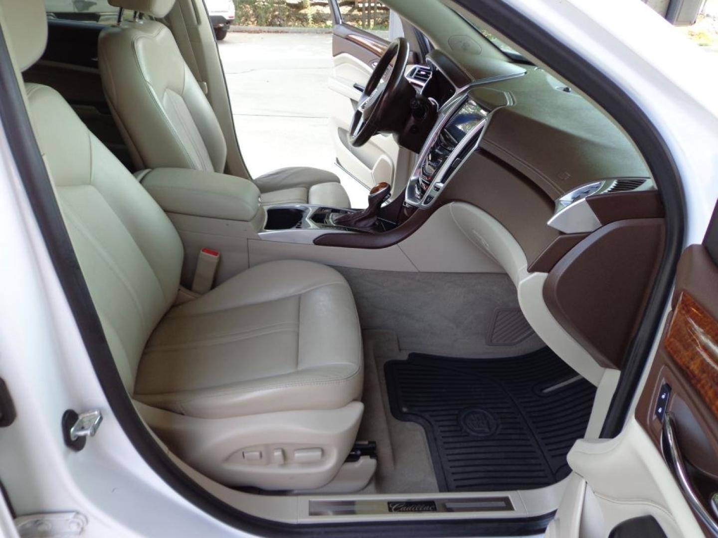 2016 WHITE CADILLAC SRX PERFORMANCE COLLECTION (3GYFNCE36GS) with an 3.6L engine, Automatic transmission, located at 6610 L St., Omaha, NE, 68117, (402) 731-7800, 41.212872, -96.014702 - THIS VEHICLE HAS A BEEN FULLY INSPECTED AND HAS A CLEAN TITLE WITH A FREE CARFAX REPORT PROVIDED! 1-OWNER, CLEAN CARFAX, LOW MILEAGE, PANORAMIC ROOF AND MUCH MORE! *****We have found that most customers do the majority of their shopping online before visiting a ealership. For this reason we fee- Photo#11