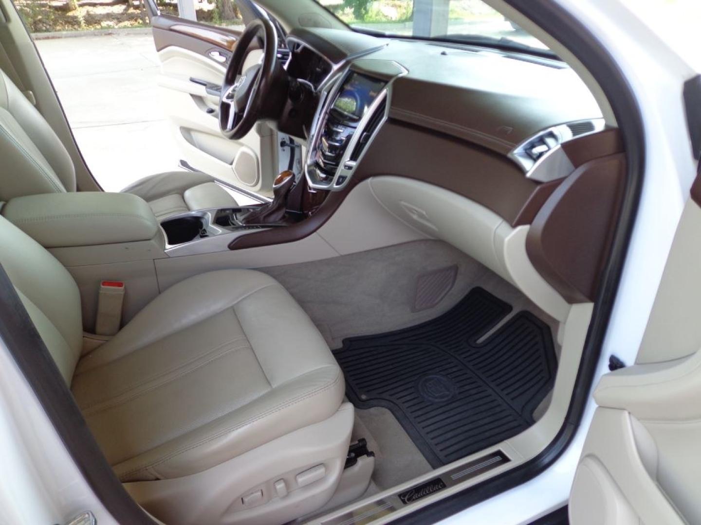 2016 WHITE CADILLAC SRX PERFORMANCE COLLECTION (3GYFNCE36GS) with an 3.6L engine, Automatic transmission, located at 6610 L St., Omaha, NE, 68117, (402) 731-7800, 41.212872, -96.014702 - THIS VEHICLE HAS A BEEN FULLY INSPECTED AND HAS A CLEAN TITLE WITH A FREE CARFAX REPORT PROVIDED! 1-OWNER, CLEAN CARFAX, LOW MILEAGE, PANORAMIC ROOF AND MUCH MORE! *****We have found that most customers do the majority of their shopping online before visiting a ealership. For this reason we fee- Photo#13