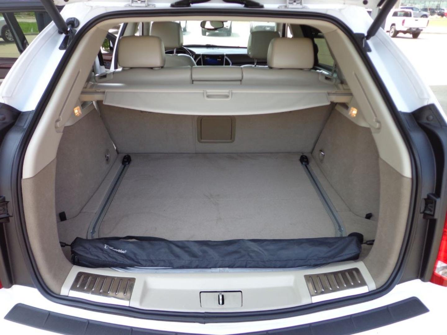 2016 WHITE CADILLAC SRX PERFORMANCE COLLECTION (3GYFNCE36GS) with an 3.6L engine, Automatic transmission, located at 6610 L St., Omaha, NE, 68117, (402) 731-7800, 41.212872, -96.014702 - THIS VEHICLE HAS A BEEN FULLY INSPECTED AND HAS A CLEAN TITLE WITH A FREE CARFAX REPORT PROVIDED! 1-OWNER, CLEAN CARFAX, LOW MILEAGE, PANORAMIC ROOF AND MUCH MORE! *****We have found that most customers do the majority of their shopping online before visiting a ealership. For this reason we fee- Photo#16