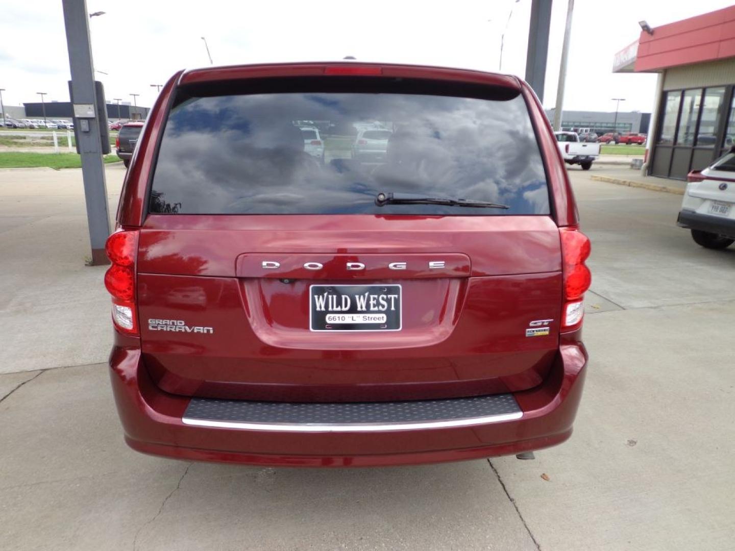 2019 RED DODGE GRAND CARAVAN GT (2C4RDGEGXKR) with an 3.6L engine, Automatic transmission, located at 6610 L St., Omaha, NE, 68117, (402) 731-7800, 41.212872, -96.014702 - THIS VEHICLE HAS A BEEN FULLY INSPECTED AND HAS A CLEAN TITLE WITH A FREE CARFAX REPORT PROVIDED! SHARP GT MODEL WITH A CLEAN CARFAX NAV, BACKUP CAM, NEWER TIRES AND MUCH MORE! *****We have found that most customers do the majority of their shopping online before visiting a ealership. For this- Photo#4