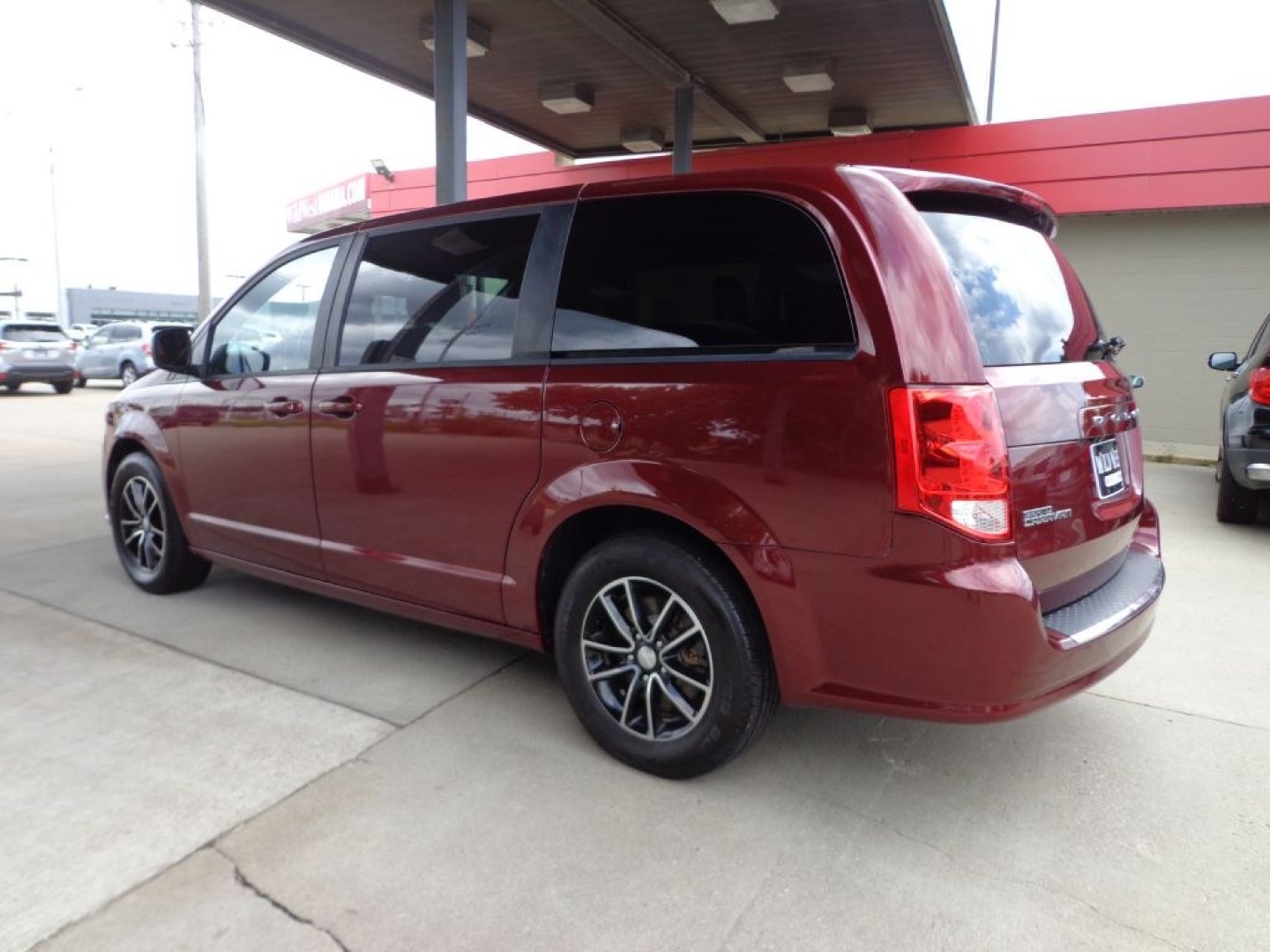 2019 RED DODGE GRAND CARAVAN GT (2C4RDGEGXKR) with an 3.6L engine, Automatic transmission, located at 6610 L St., Omaha, NE, 68117, (402) 731-7800, 41.212872, -96.014702 - THIS VEHICLE HAS A BEEN FULLY INSPECTED AND HAS A CLEAN TITLE WITH A FREE CARFAX REPORT PROVIDED! SHARP GT MODEL WITH A CLEAN CARFAX NAV, BACKUP CAM, NEWER TIRES AND MUCH MORE! *****We have found that most customers do the majority of their shopping online before visiting a ealership. For this- Photo#5