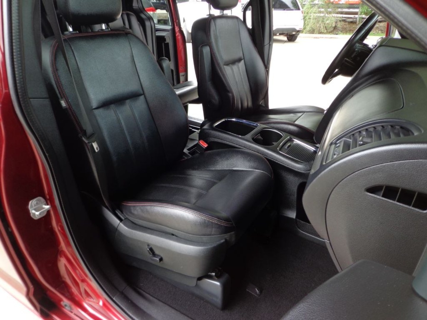2019 RED DODGE GRAND CARAVAN GT (2C4RDGEGXKR) with an 3.6L engine, Automatic transmission, located at 6610 L St., Omaha, NE, 68117, (402) 731-7800, 41.212872, -96.014702 - THIS VEHICLE HAS A BEEN FULLY INSPECTED AND HAS A CLEAN TITLE WITH A FREE CARFAX REPORT PROVIDED! SHARP GT MODEL WITH A CLEAN CARFAX NAV, BACKUP CAM, NEWER TIRES AND MUCH MORE! *****We have found that most customers do the majority of their shopping online before visiting a ealership. For this- Photo#16