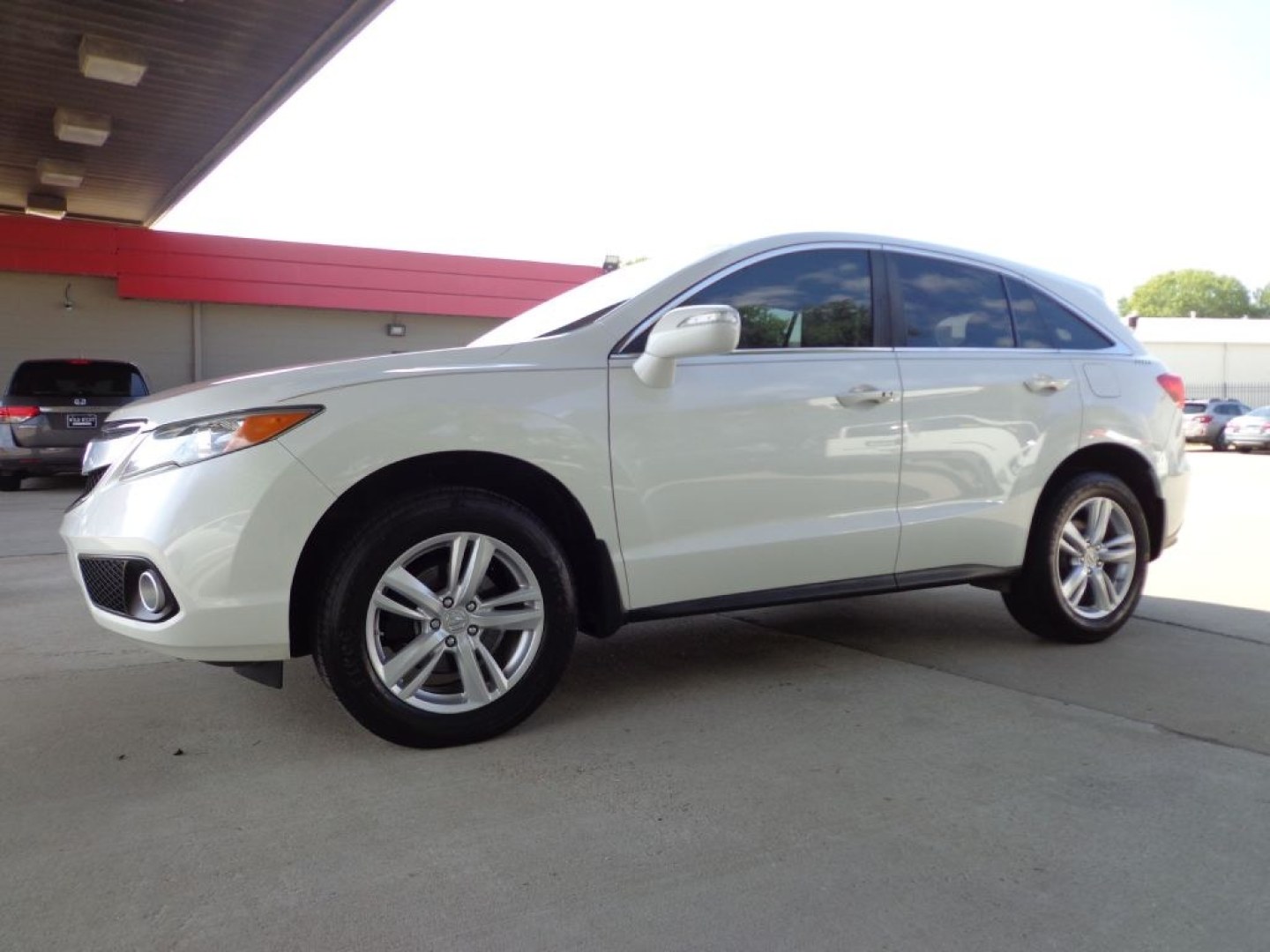 2015 WHITE ACURA RDX TECHNOLOGY (5J8TB4H51FL) with an 3.5L engine, Automatic transmission, located at 6610 L St., Omaha, NE, 68117, (402) 731-7800, 41.212872, -96.014702 - THIS VEHICLE HAS A BEEN FULLY INSPECTED AND HAS A CLEAN TITLE WITH A FREE CARFAX REPORT PROVIDED! SHARP TECH PACKAGE WITH A CLEAN CARFAX, LOW MILEAGE AND NEWER TIRES! *****We have found that most customers do the majority of their shopping online before visiting a ealership. For this reason we- Photo#0