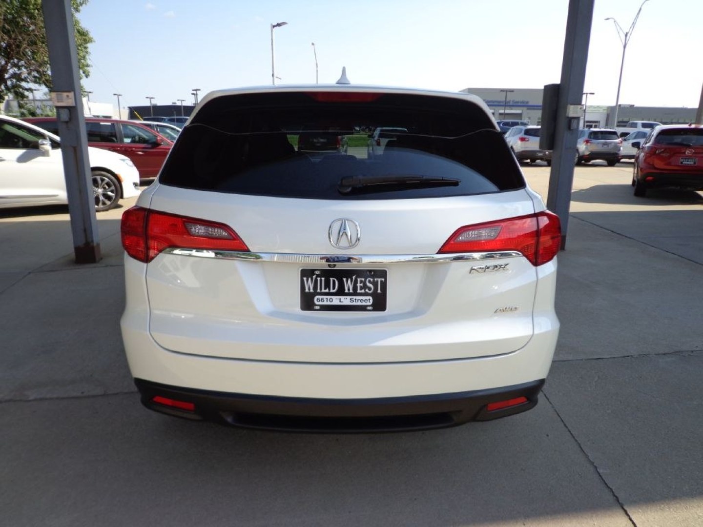 2015 WHITE ACURA RDX TECHNOLOGY (5J8TB4H51FL) with an 3.5L engine, Automatic transmission, located at 6610 L St., Omaha, NE, 68117, (402) 731-7800, 41.212872, -96.014702 - THIS VEHICLE HAS A BEEN FULLY INSPECTED AND HAS A CLEAN TITLE WITH A FREE CARFAX REPORT PROVIDED! SHARP TECH PACKAGE WITH A CLEAN CARFAX, LOW MILEAGE AND NEWER TIRES! *****We have found that most customers do the majority of their shopping online before visiting a ealership. For this reason we- Photo#4