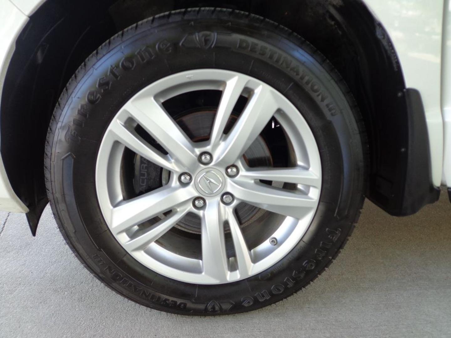 2015 WHITE ACURA RDX TECHNOLOGY (5J8TB4H51FL) with an 3.5L engine, Automatic transmission, located at 6610 L St., Omaha, NE, 68117, (402) 731-7800, 41.212872, -96.014702 - THIS VEHICLE HAS A BEEN FULLY INSPECTED AND HAS A CLEAN TITLE WITH A FREE CARFAX REPORT PROVIDED! SHARP TECH PACKAGE WITH A CLEAN CARFAX, LOW MILEAGE AND NEWER TIRES! *****We have found that most customers do the majority of their shopping online before visiting a ealership. For this reason we- Photo#7