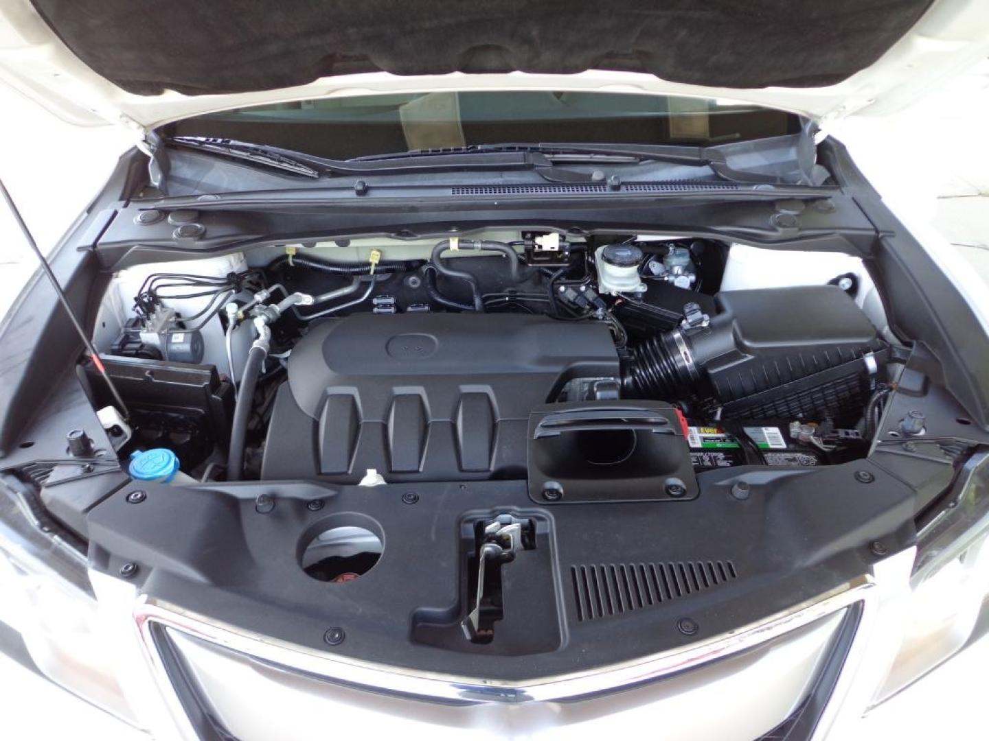 2015 WHITE ACURA RDX TECHNOLOGY (5J8TB4H51FL) with an 3.5L engine, Automatic transmission, located at 6610 L St., Omaha, NE, 68117, (402) 731-7800, 41.212872, -96.014702 - THIS VEHICLE HAS A BEEN FULLY INSPECTED AND HAS A CLEAN TITLE WITH A FREE CARFAX REPORT PROVIDED! SHARP TECH PACKAGE WITH A CLEAN CARFAX, LOW MILEAGE AND NEWER TIRES! *****We have found that most customers do the majority of their shopping online before visiting a ealership. For this reason we- Photo#11