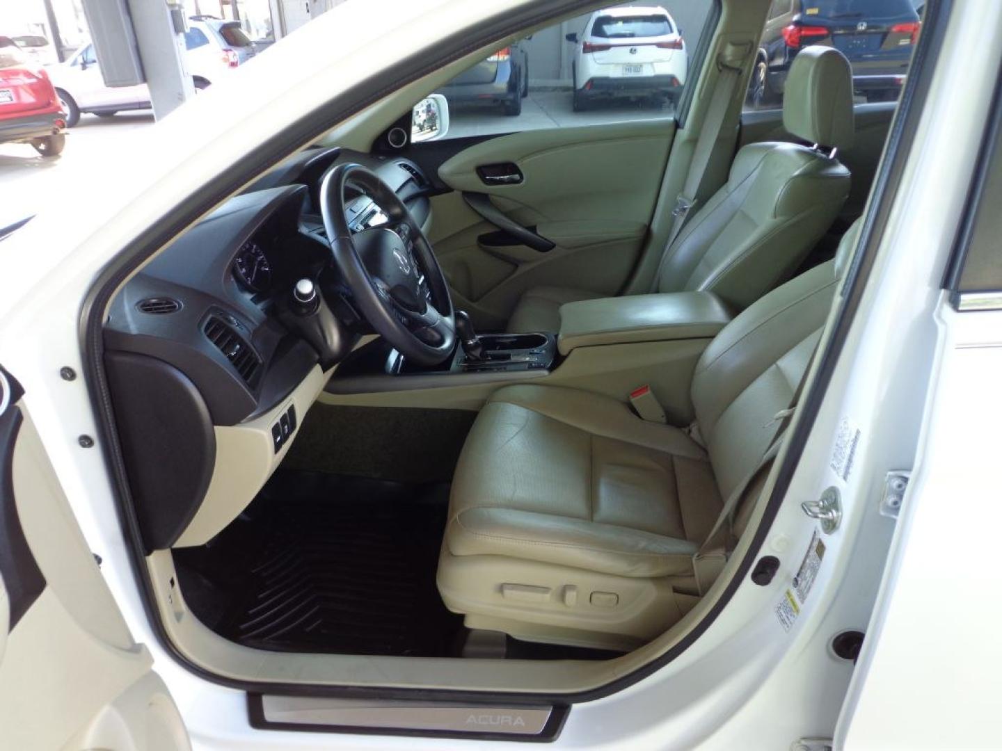 2015 WHITE ACURA RDX TECHNOLOGY (5J8TB4H51FL) with an 3.5L engine, Automatic transmission, located at 6610 L St., Omaha, NE, 68117, (402) 731-7800, 41.212872, -96.014702 - THIS VEHICLE HAS A BEEN FULLY INSPECTED AND HAS A CLEAN TITLE WITH A FREE CARFAX REPORT PROVIDED! SHARP TECH PACKAGE WITH A CLEAN CARFAX, LOW MILEAGE AND NEWER TIRES! *****We have found that most customers do the majority of their shopping online before visiting a ealership. For this reason we- Photo#12