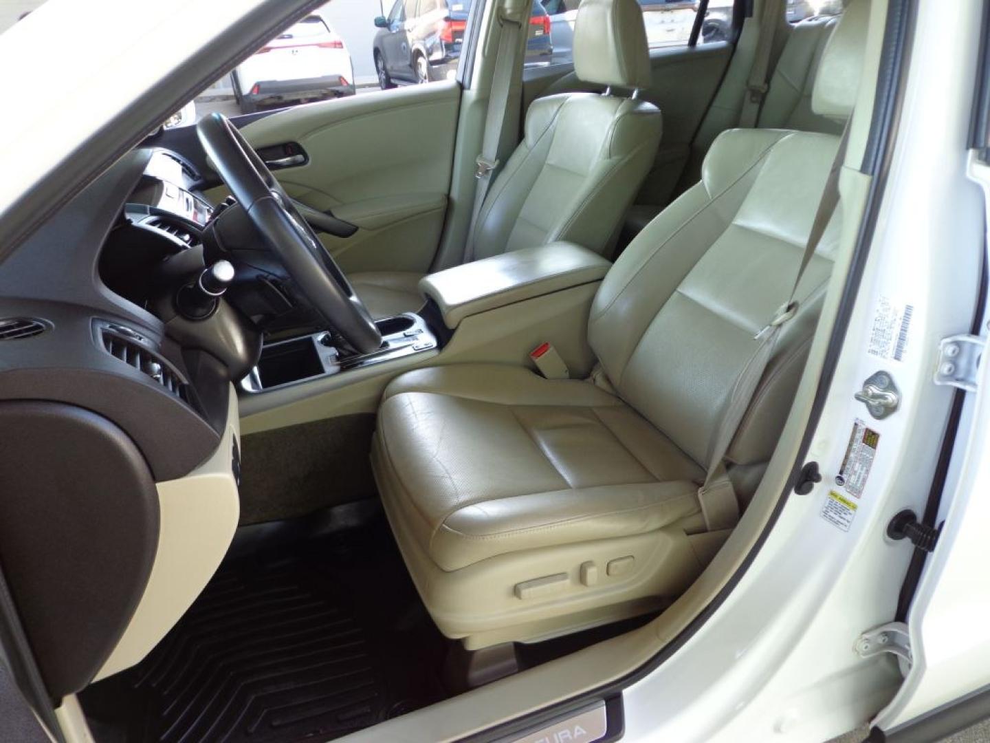 2015 WHITE ACURA RDX TECHNOLOGY (5J8TB4H51FL) with an 3.5L engine, Automatic transmission, located at 6610 L St., Omaha, NE, 68117, (402) 731-7800, 41.212872, -96.014702 - THIS VEHICLE HAS A BEEN FULLY INSPECTED AND HAS A CLEAN TITLE WITH A FREE CARFAX REPORT PROVIDED! SHARP TECH PACKAGE WITH A CLEAN CARFAX, LOW MILEAGE AND NEWER TIRES! *****We have found that most customers do the majority of their shopping online before visiting a ealership. For this reason we- Photo#13