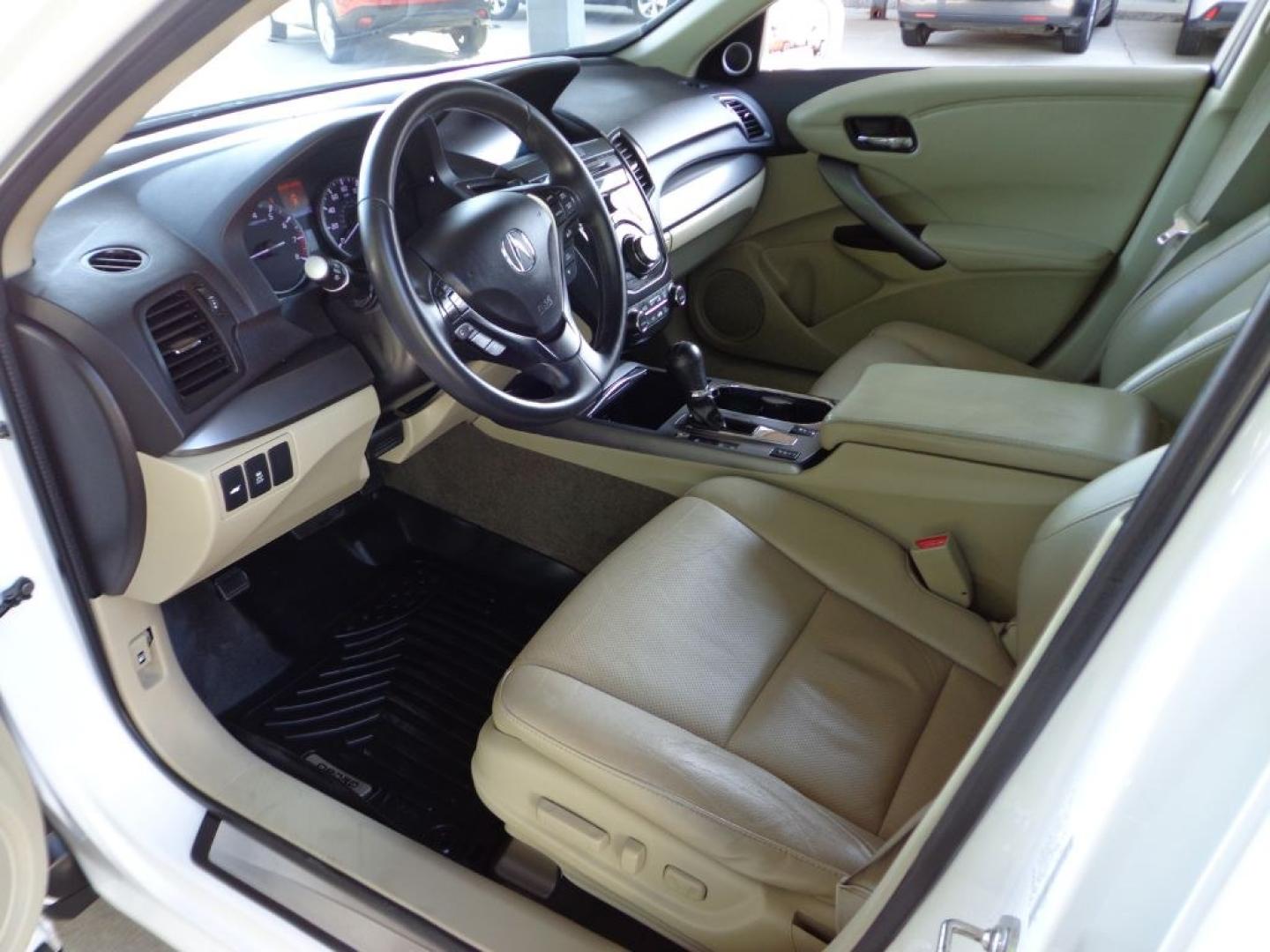 2015 WHITE ACURA RDX TECHNOLOGY (5J8TB4H51FL) with an 3.5L engine, Automatic transmission, located at 6610 L St., Omaha, NE, 68117, (402) 731-7800, 41.212872, -96.014702 - THIS VEHICLE HAS A BEEN FULLY INSPECTED AND HAS A CLEAN TITLE WITH A FREE CARFAX REPORT PROVIDED! SHARP TECH PACKAGE WITH A CLEAN CARFAX, LOW MILEAGE AND NEWER TIRES! *****We have found that most customers do the majority of their shopping online before visiting a ealership. For this reason we- Photo#14