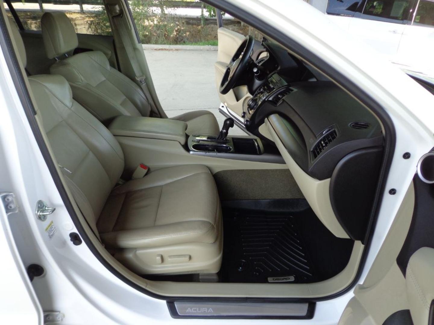 2015 WHITE ACURA RDX TECHNOLOGY (5J8TB4H51FL) with an 3.5L engine, Automatic transmission, located at 6610 L St., Omaha, NE, 68117, (402) 731-7800, 41.212872, -96.014702 - THIS VEHICLE HAS A BEEN FULLY INSPECTED AND HAS A CLEAN TITLE WITH A FREE CARFAX REPORT PROVIDED! SHARP TECH PACKAGE WITH A CLEAN CARFAX, LOW MILEAGE AND NEWER TIRES! *****We have found that most customers do the majority of their shopping online before visiting a ealership. For this reason we- Photo#15
