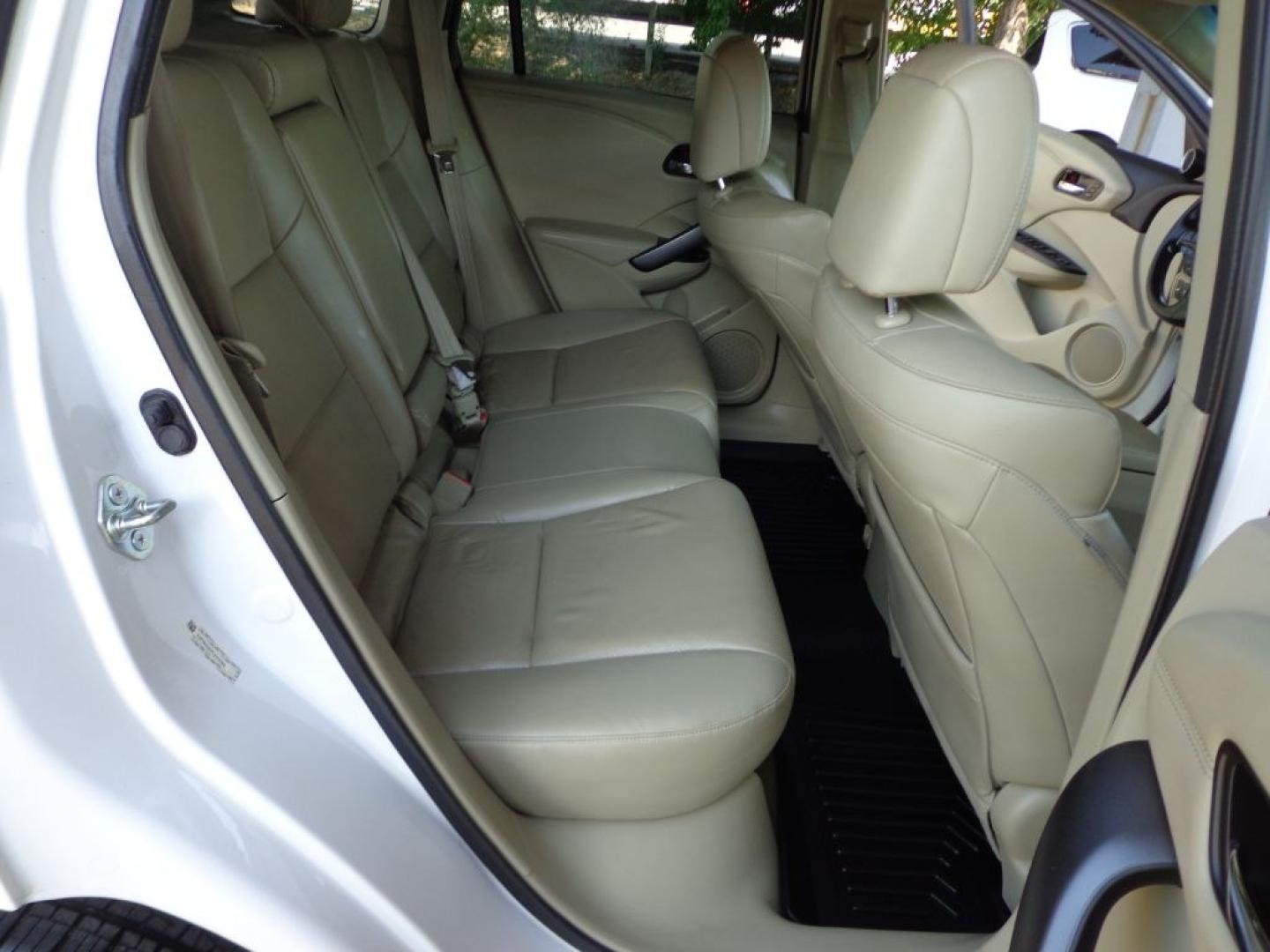 2015 WHITE ACURA RDX TECHNOLOGY (5J8TB4H51FL) with an 3.5L engine, Automatic transmission, located at 6610 L St., Omaha, NE, 68117, (402) 731-7800, 41.212872, -96.014702 - THIS VEHICLE HAS A BEEN FULLY INSPECTED AND HAS A CLEAN TITLE WITH A FREE CARFAX REPORT PROVIDED! SHARP TECH PACKAGE WITH A CLEAN CARFAX, LOW MILEAGE AND NEWER TIRES! *****We have found that most customers do the majority of their shopping online before visiting a ealership. For this reason we- Photo#18