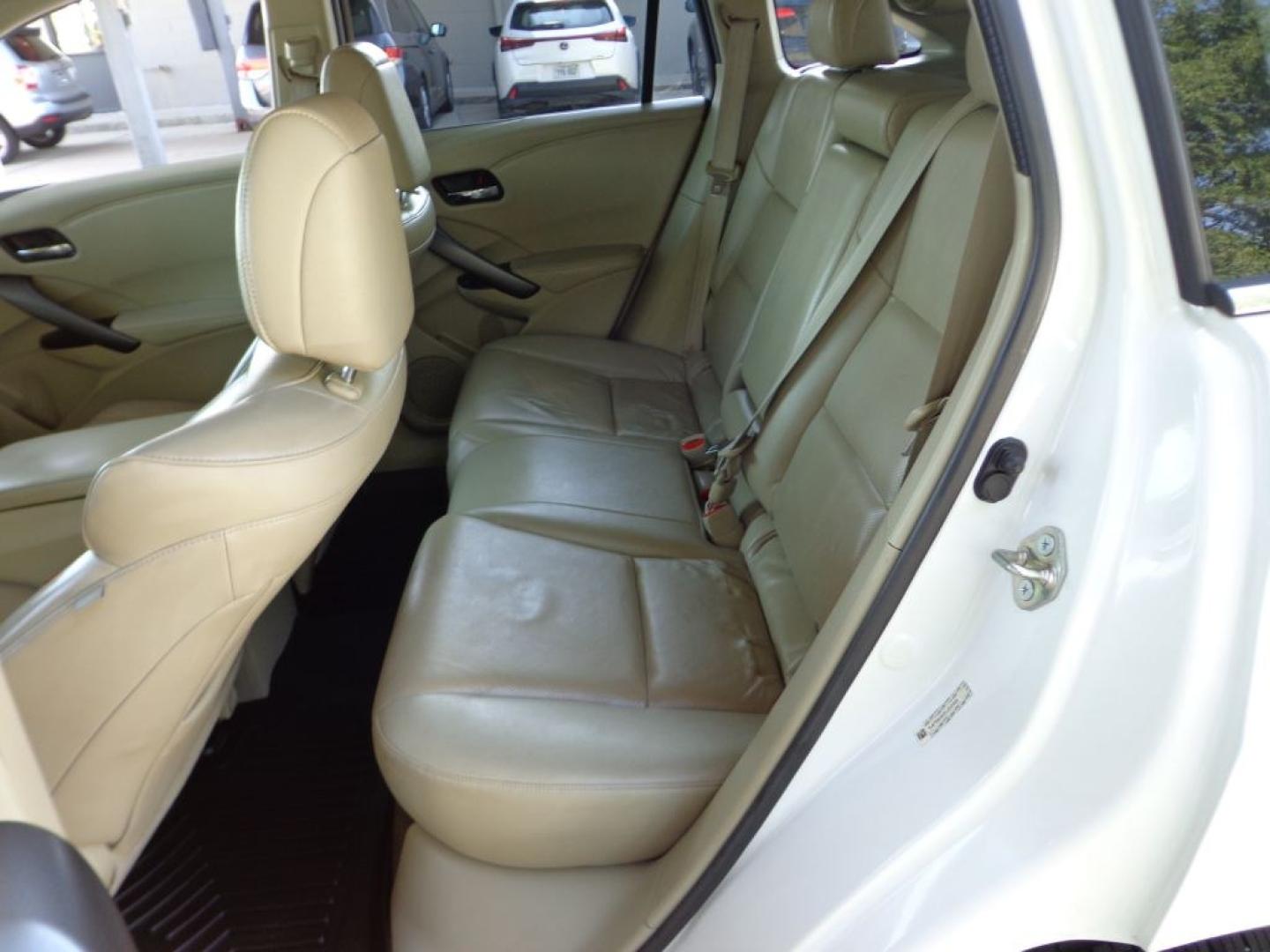 2015 WHITE ACURA RDX TECHNOLOGY (5J8TB4H51FL) with an 3.5L engine, Automatic transmission, located at 6610 L St., Omaha, NE, 68117, (402) 731-7800, 41.212872, -96.014702 - THIS VEHICLE HAS A BEEN FULLY INSPECTED AND HAS A CLEAN TITLE WITH A FREE CARFAX REPORT PROVIDED! SHARP TECH PACKAGE WITH A CLEAN CARFAX, LOW MILEAGE AND NEWER TIRES! *****We have found that most customers do the majority of their shopping online before visiting a ealership. For this reason we- Photo#19
