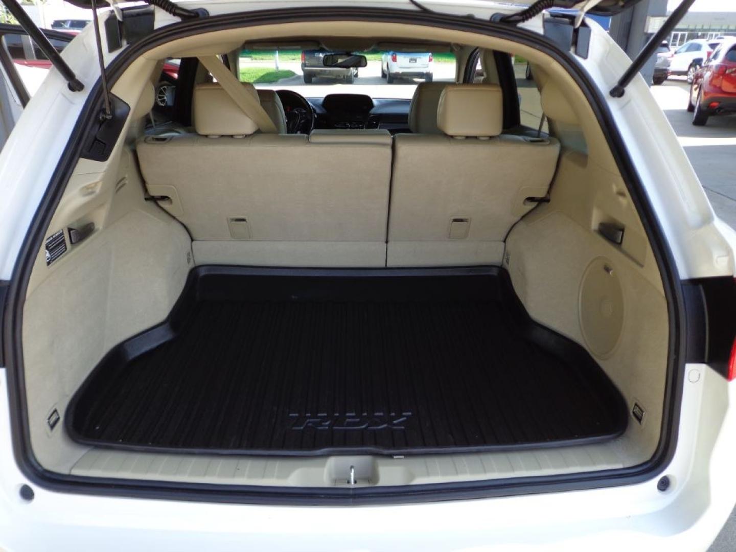 2015 WHITE ACURA RDX TECHNOLOGY (5J8TB4H51FL) with an 3.5L engine, Automatic transmission, located at 6610 L St., Omaha, NE, 68117, (402) 731-7800, 41.212872, -96.014702 - THIS VEHICLE HAS A BEEN FULLY INSPECTED AND HAS A CLEAN TITLE WITH A FREE CARFAX REPORT PROVIDED! SHARP TECH PACKAGE WITH A CLEAN CARFAX, LOW MILEAGE AND NEWER TIRES! *****We have found that most customers do the majority of their shopping online before visiting a ealership. For this reason we- Photo#20